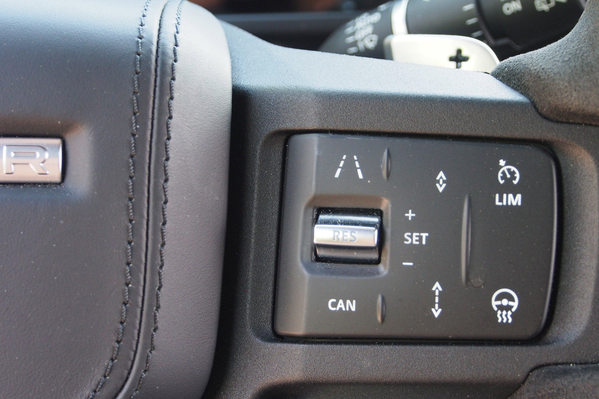 2024 Land Rover Defender V8