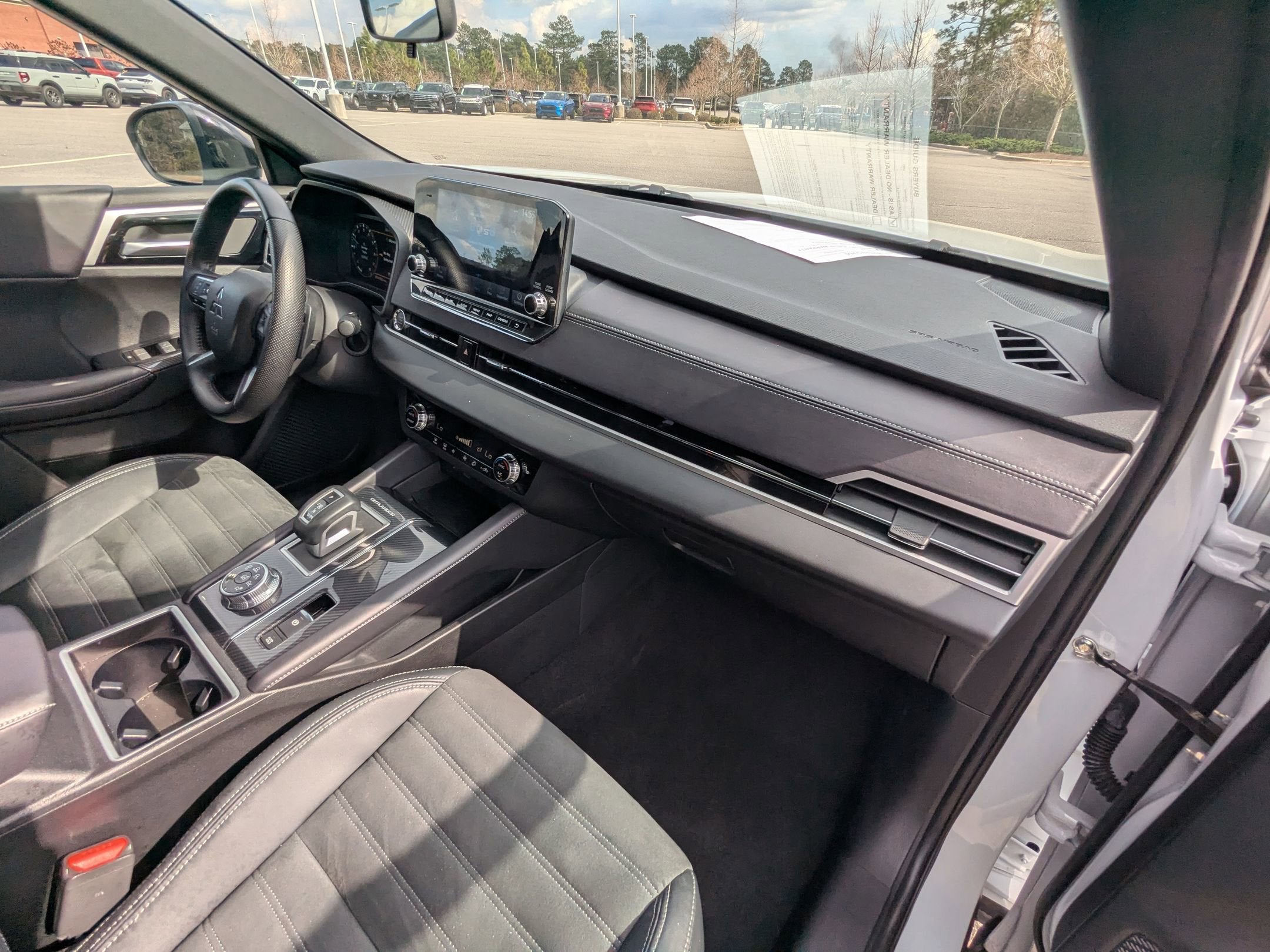 2023 Mitsubishi Outlander SE