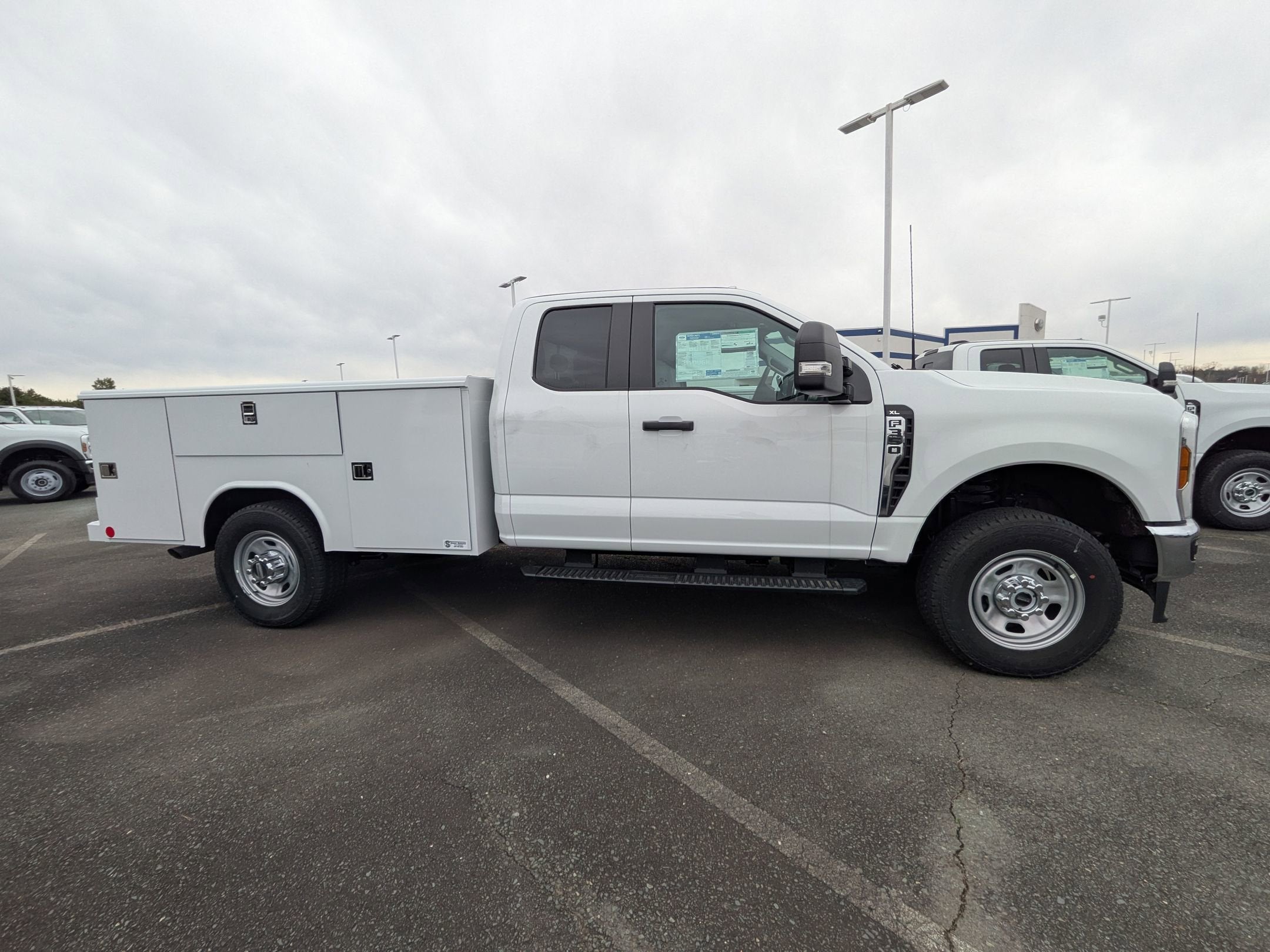 2025 Ford Super Duty F-350 SRW XL