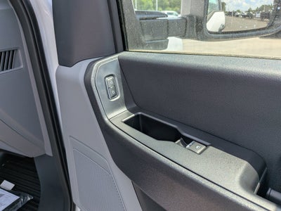 2025 Ford Super Duty F-600 DRW XL