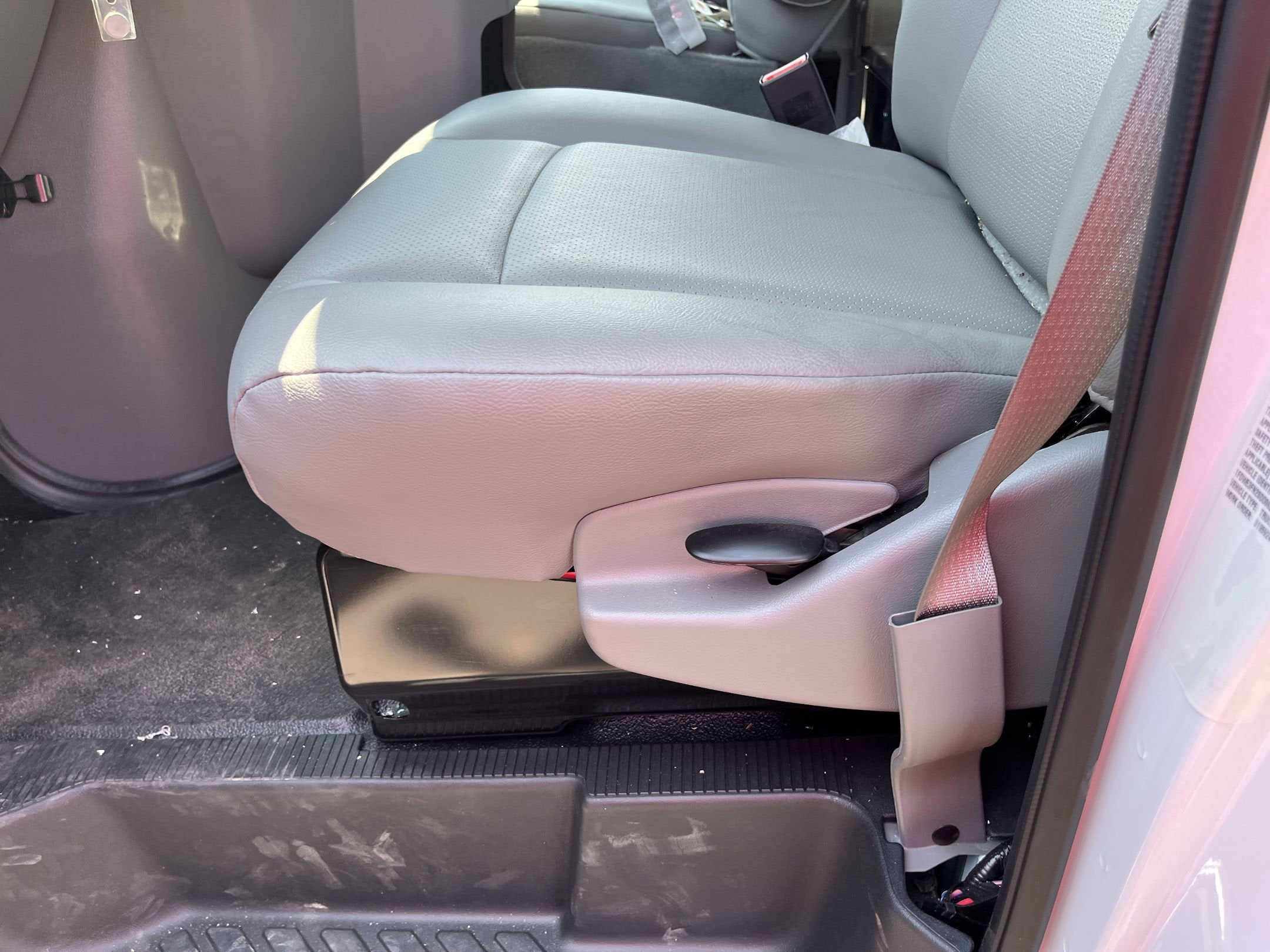 2025 Ford E-Series Cutaway Base 12ft Box