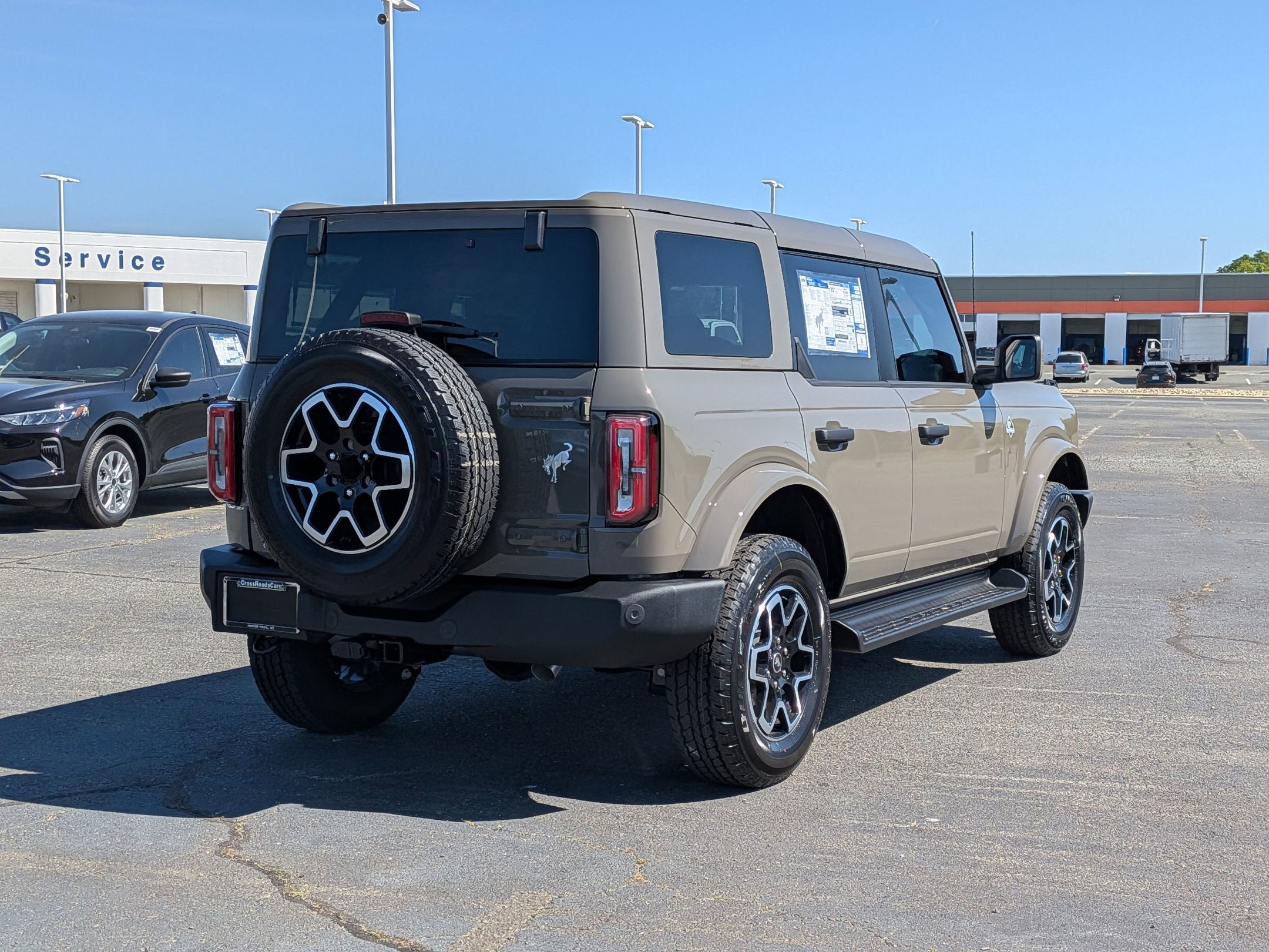 2026 Ford Bronco Outer Banks Custom Wheels / Lift