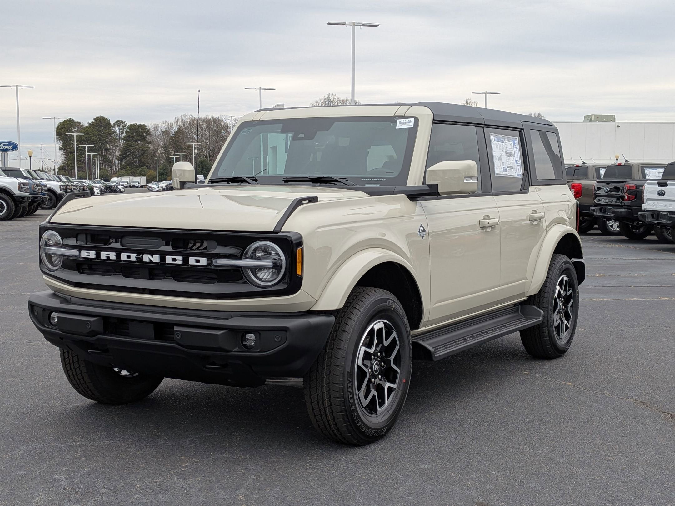 2025 Ford Bronco Outer Banks