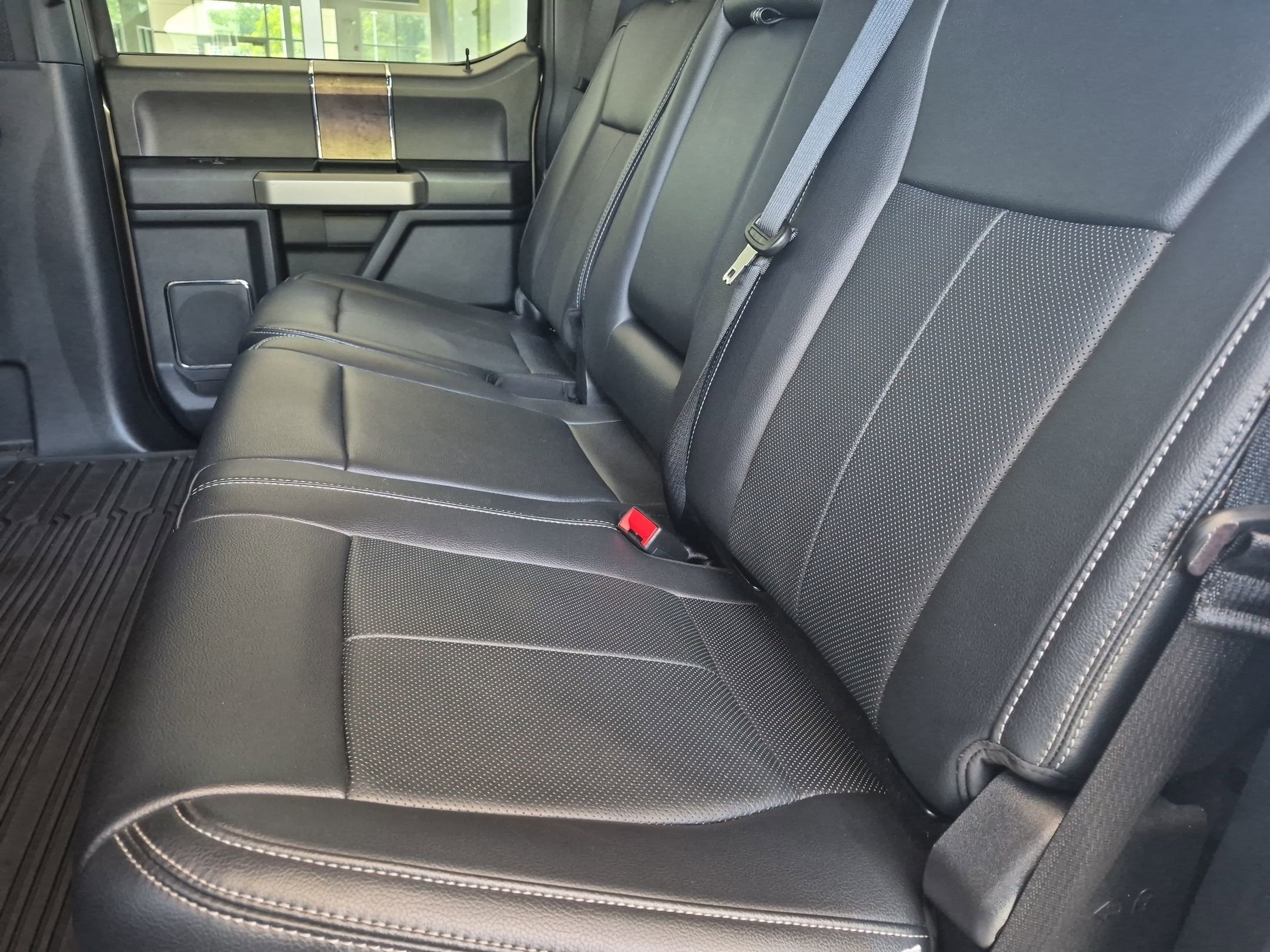 2022 Ford Super Duty F-350 DRW LARIAT