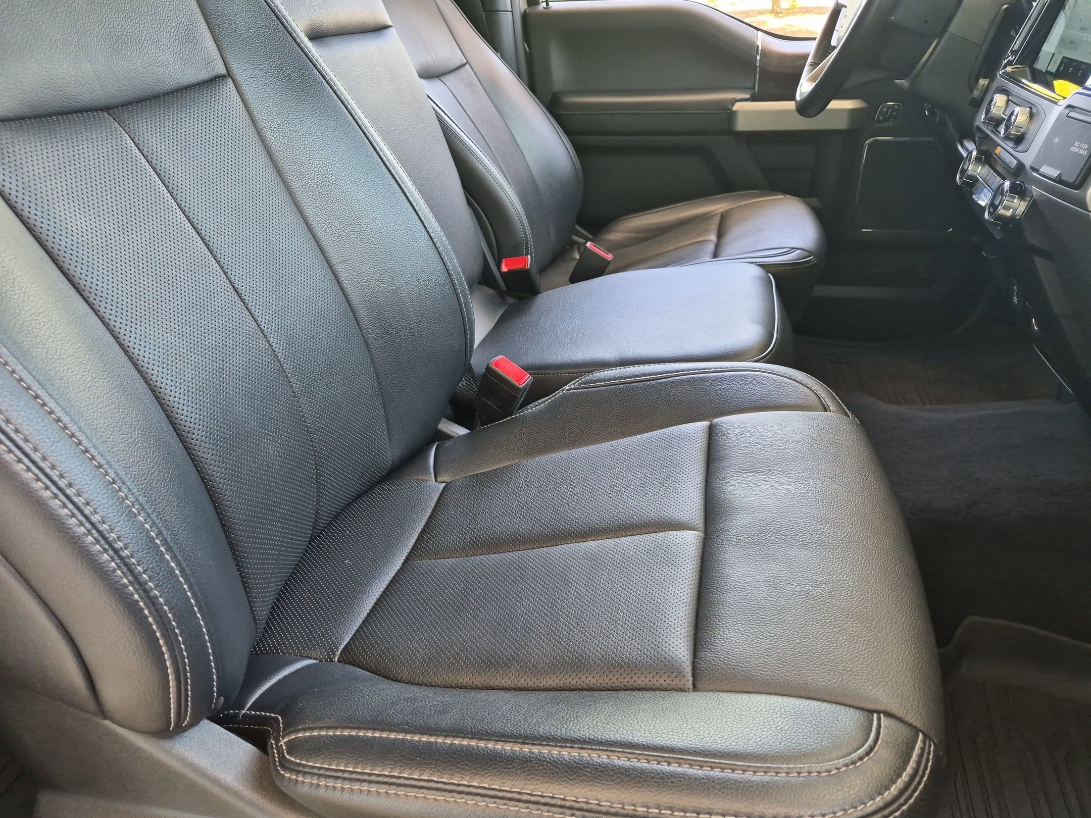 2022 Ford Super Duty F-350 DRW LARIAT