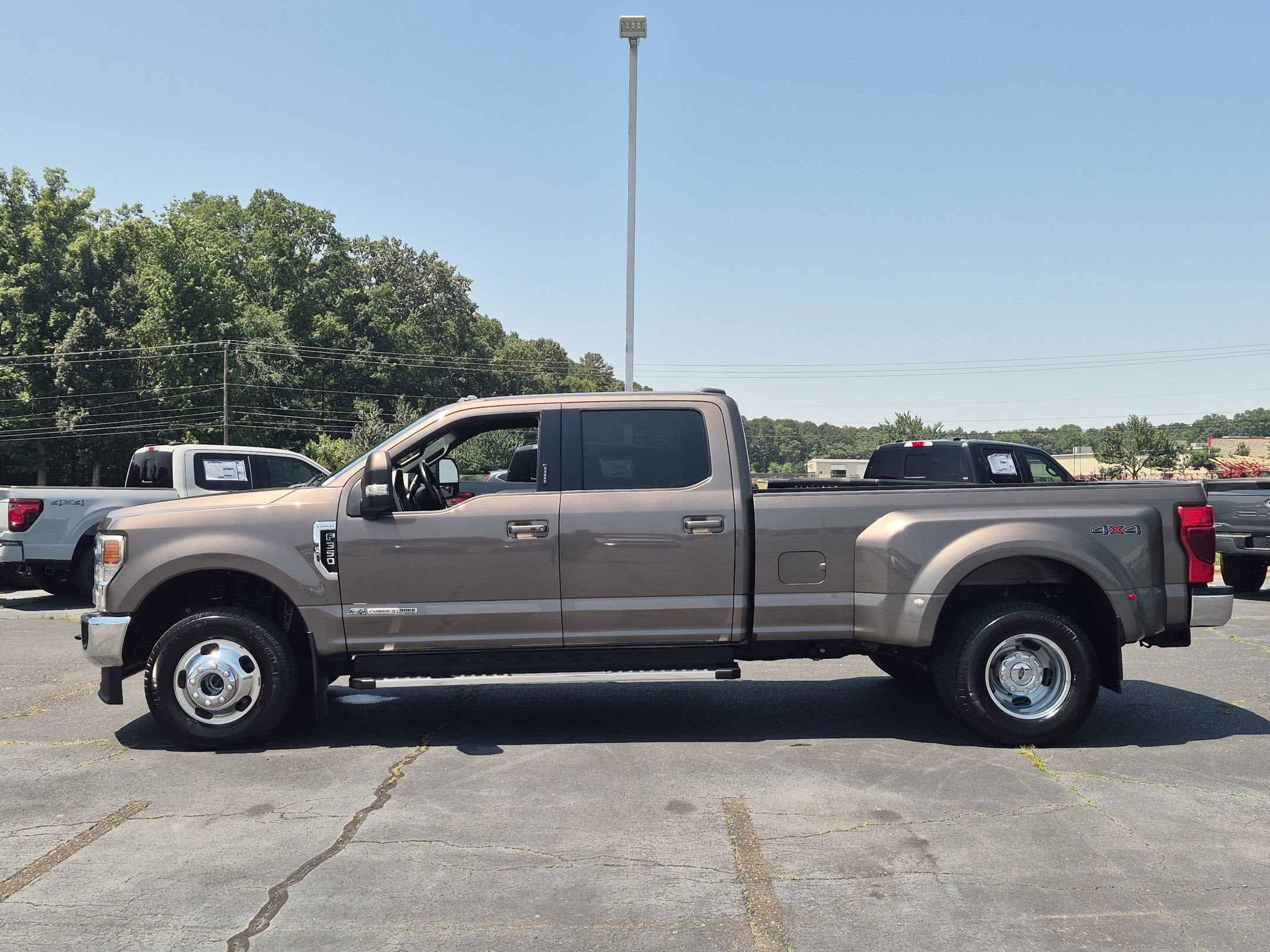 2022 Ford Super Duty F-350 DRW LARIAT