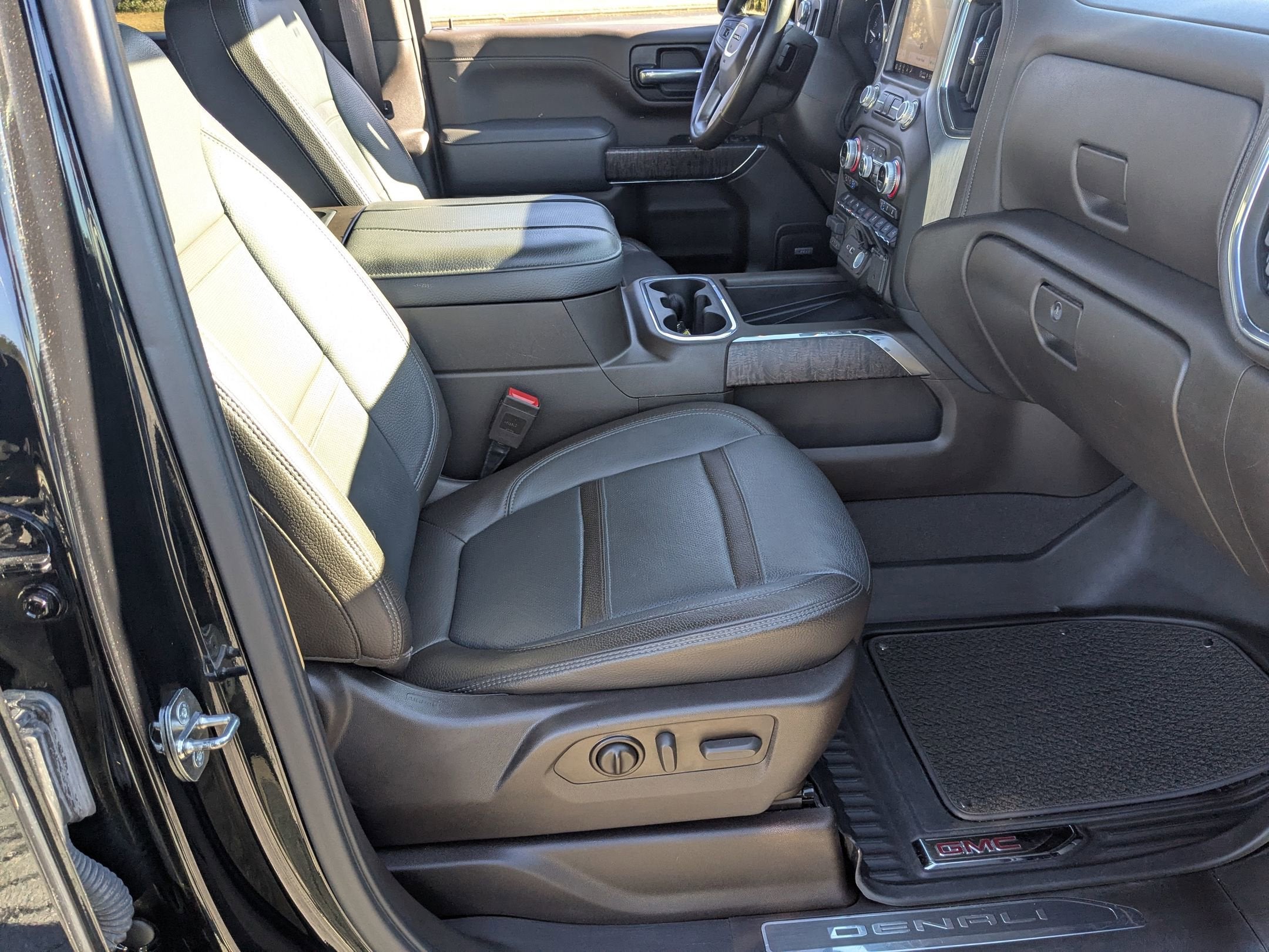 2023 GMC Sierra 2500HD Denali