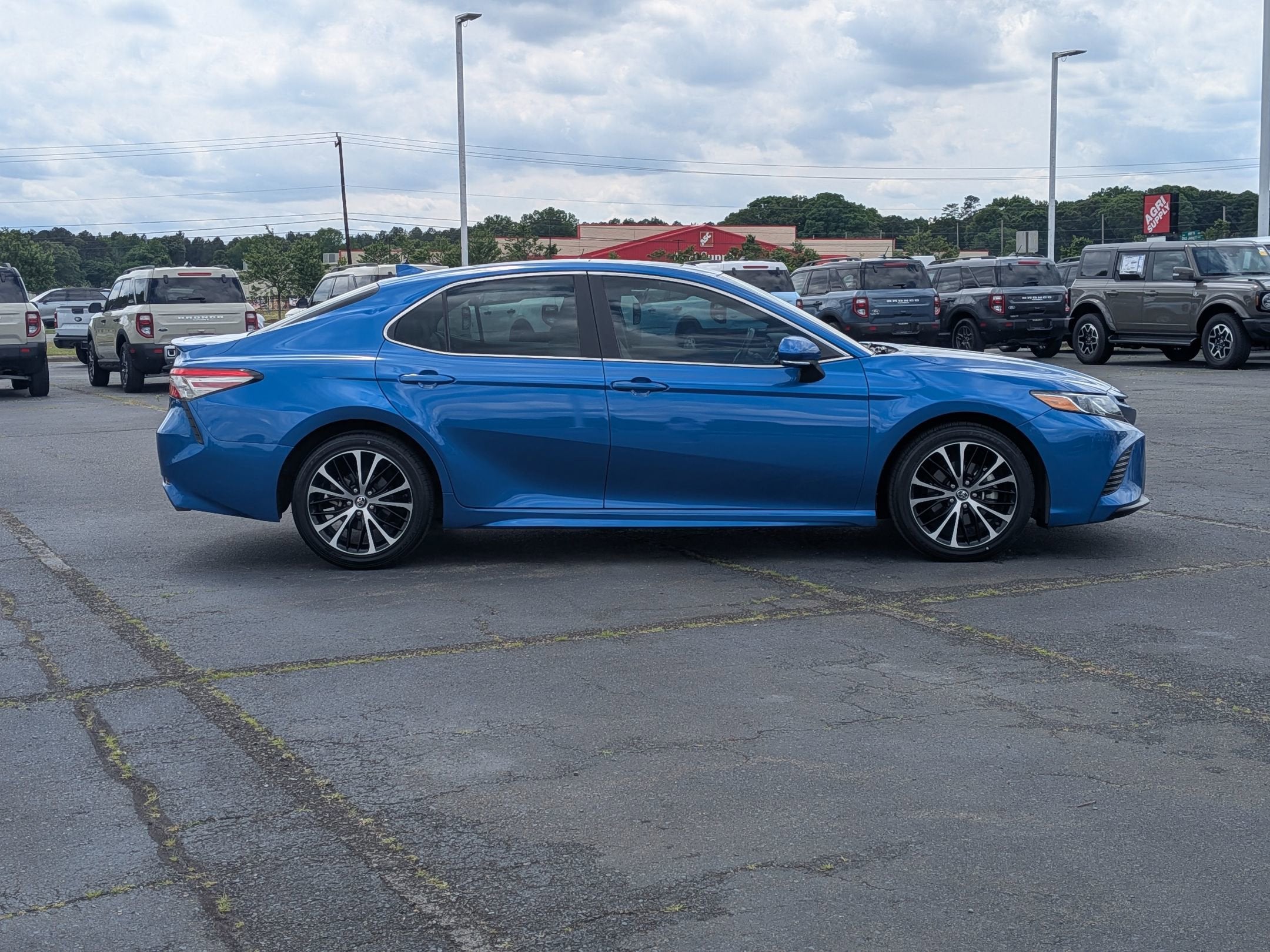 2019 Toyota Camry SE