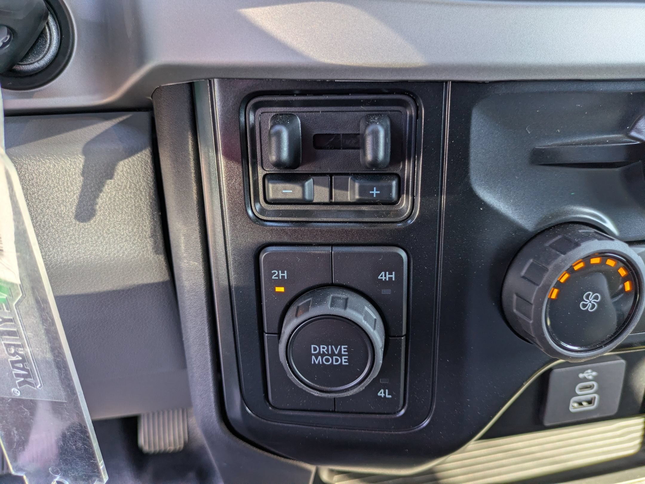 2027 Ford Super Duty F-350 DRW XL