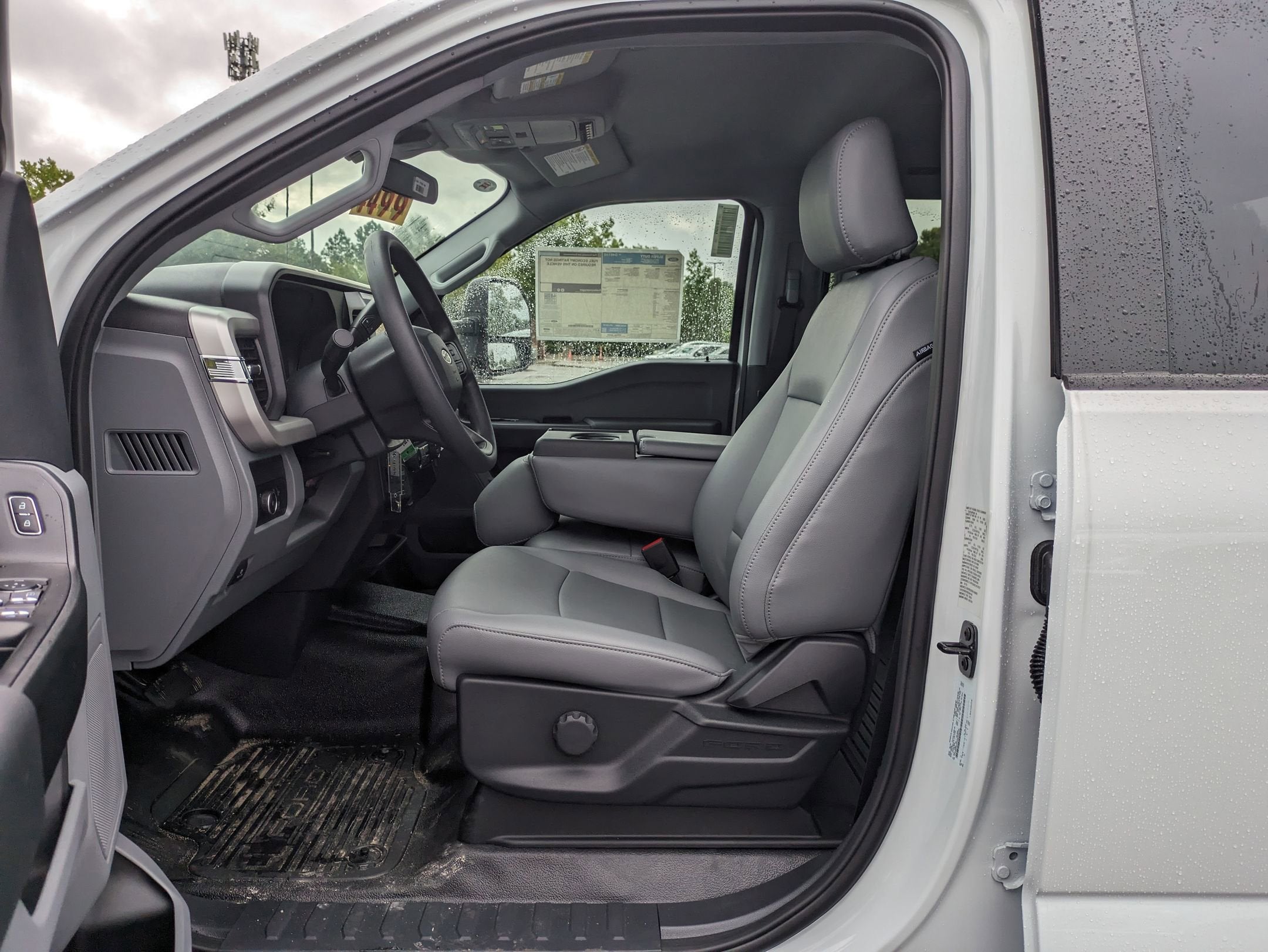 2025 Ford Super Duty F-550 DRW XL