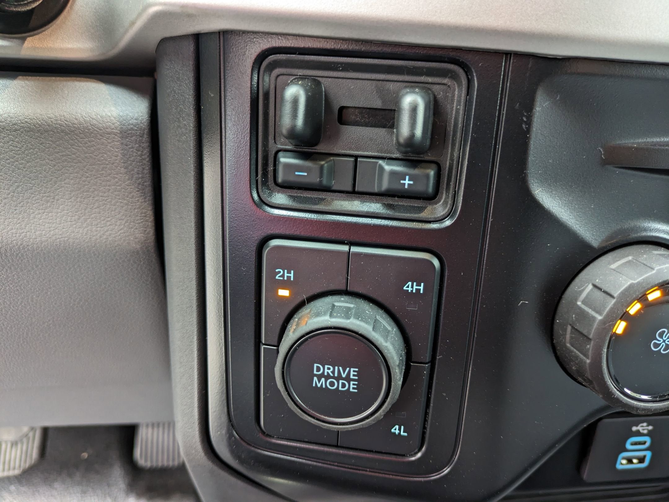 2025 Ford Super Duty F-550 DRW XL