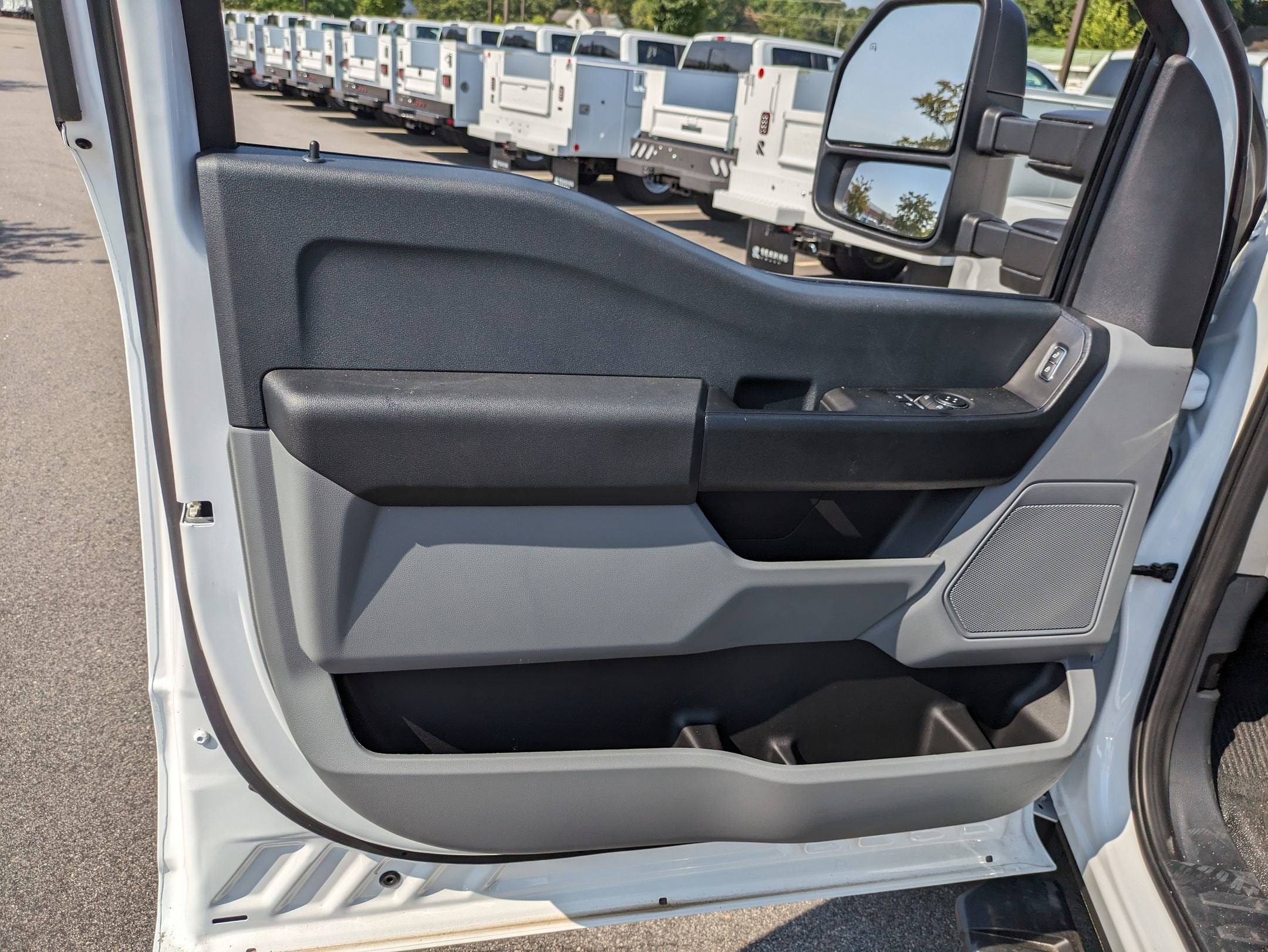 2025 Ford Super Duty F-550 DRW XL