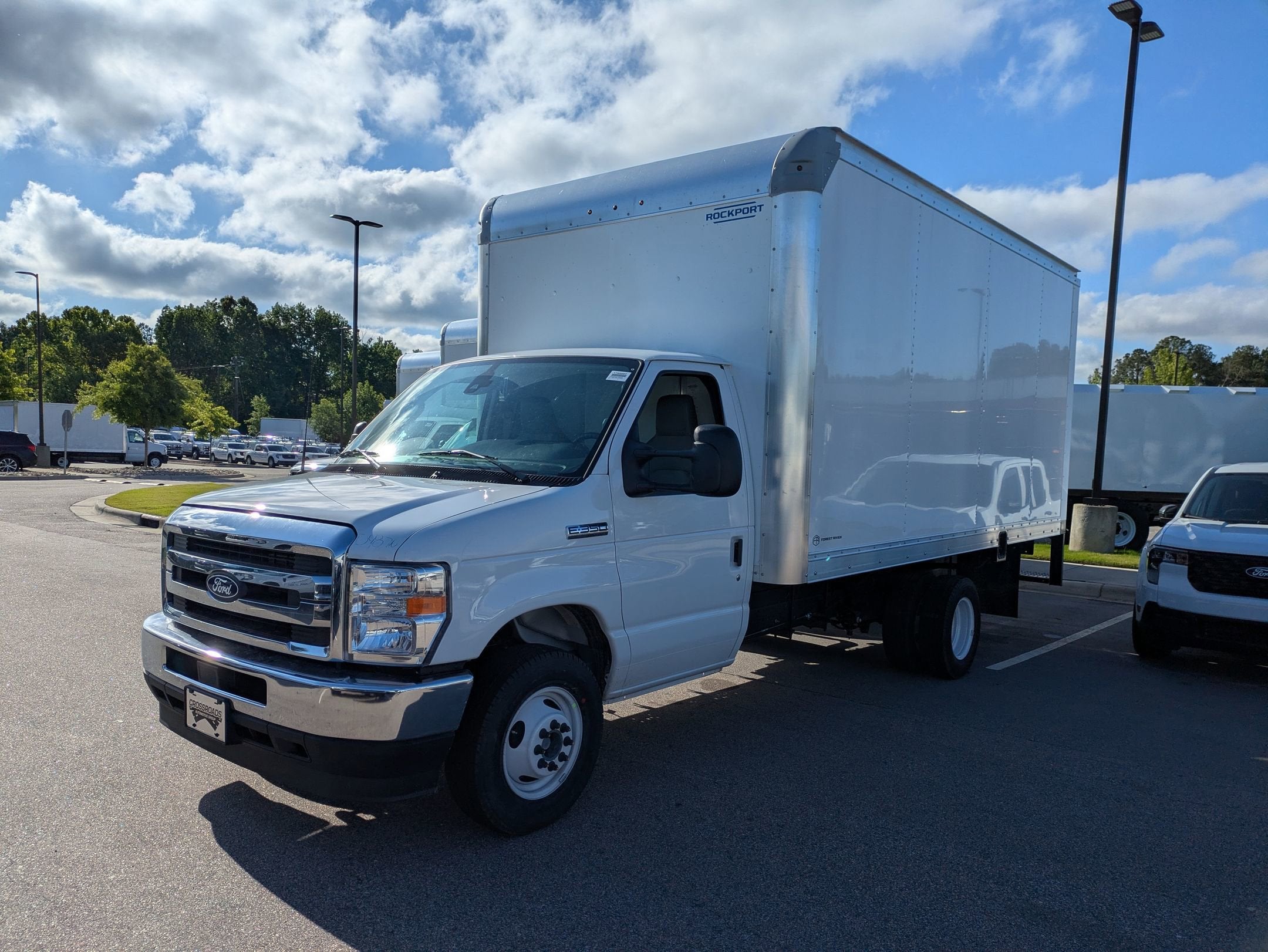 2027 Ford E-Series Cutaway Base