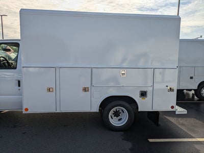 2026 Ford E-Series Cutaway Base