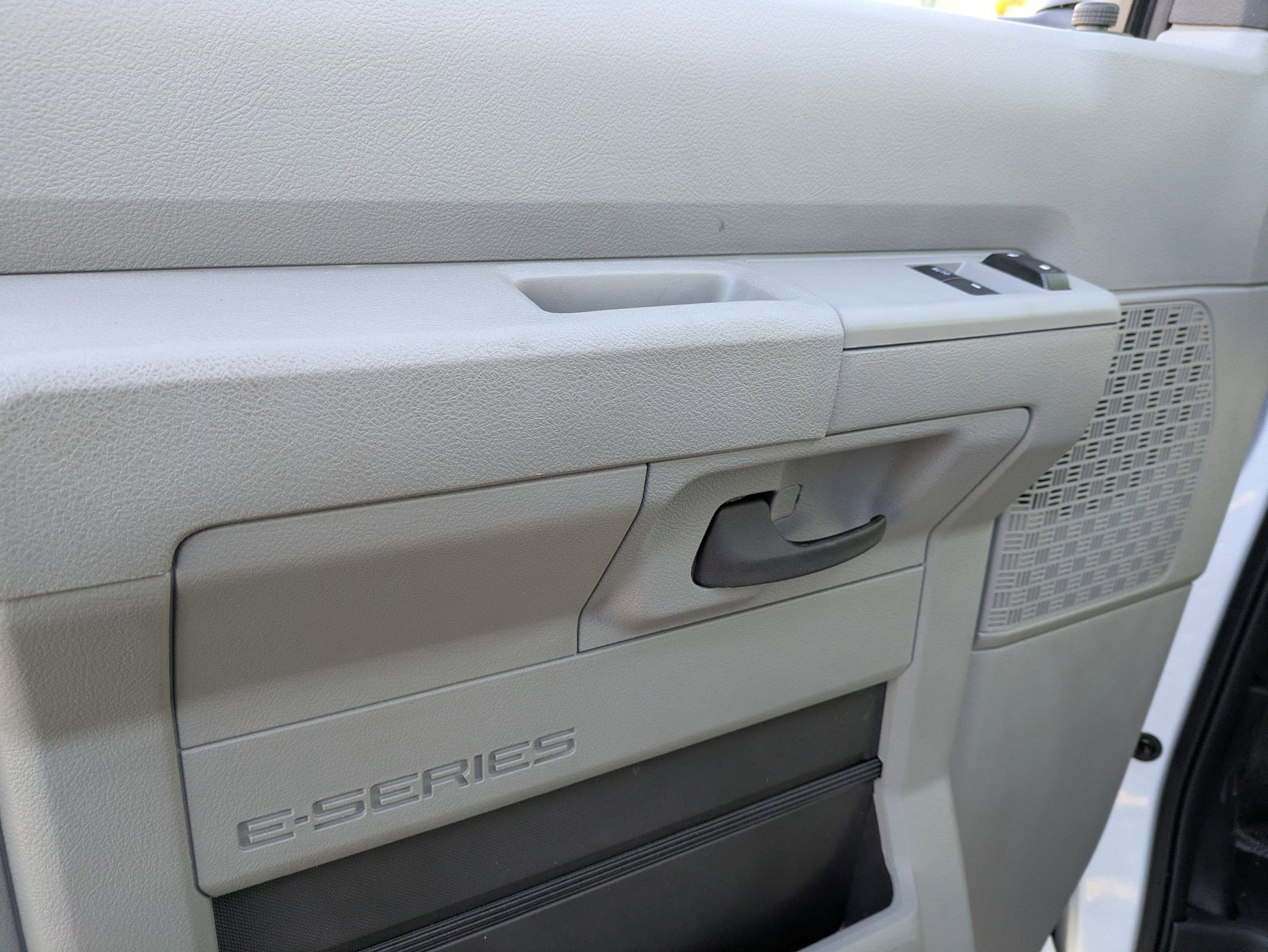 2026 Ford E-Series Cutaway Base