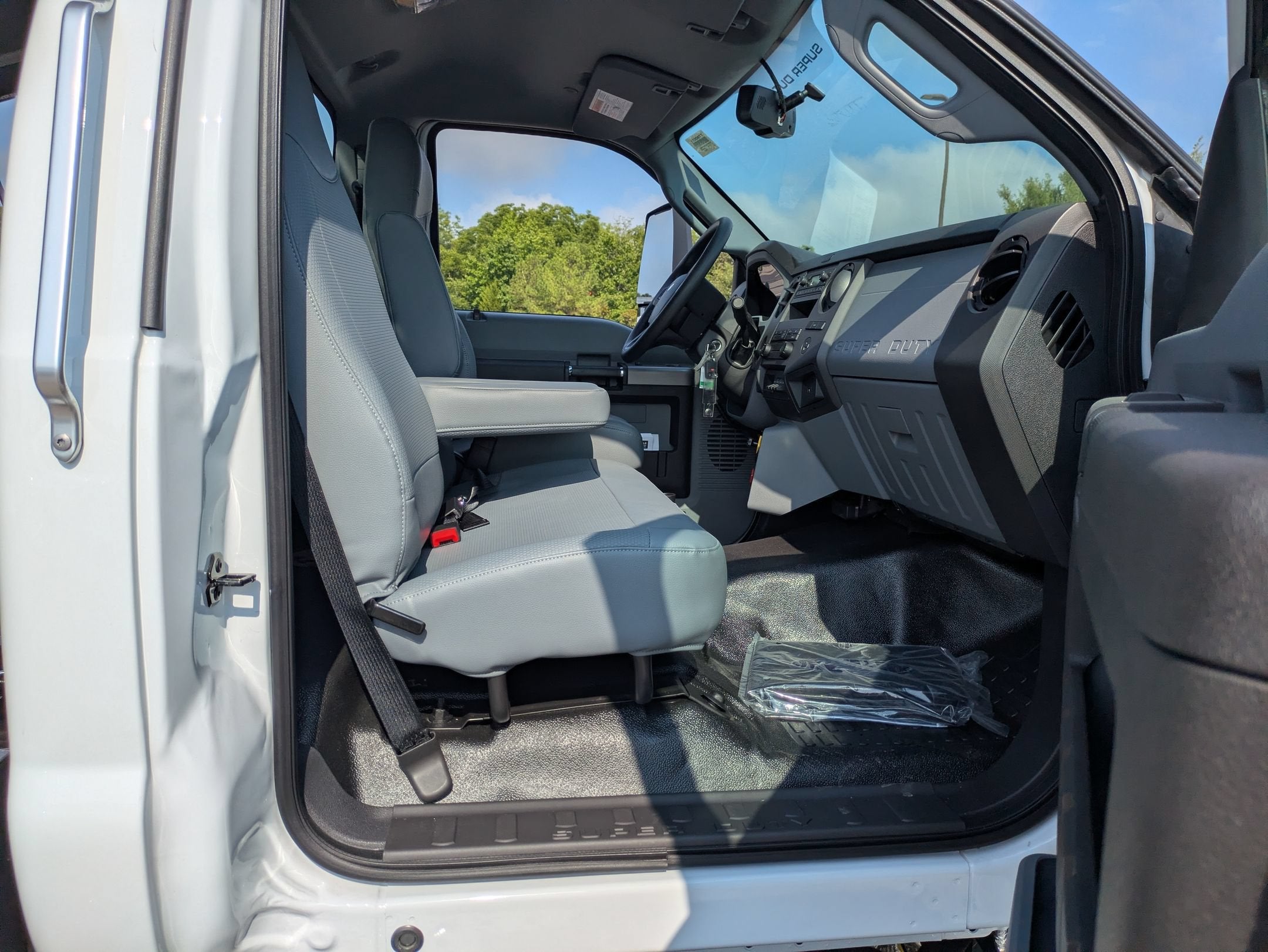 2027 Ford F-750SD Base