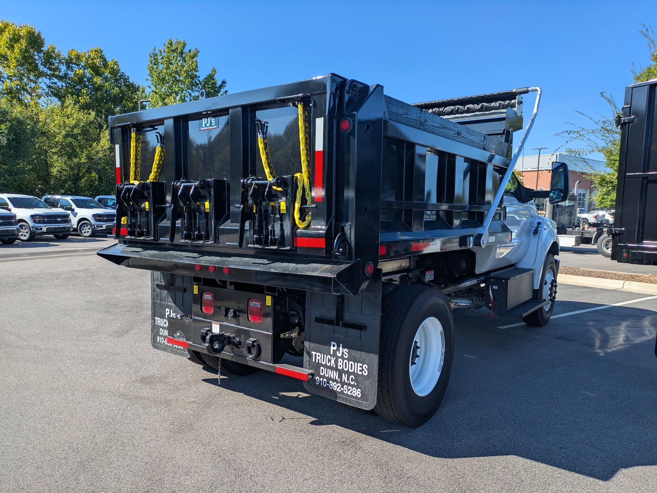 2027 Ford F-750SD Base