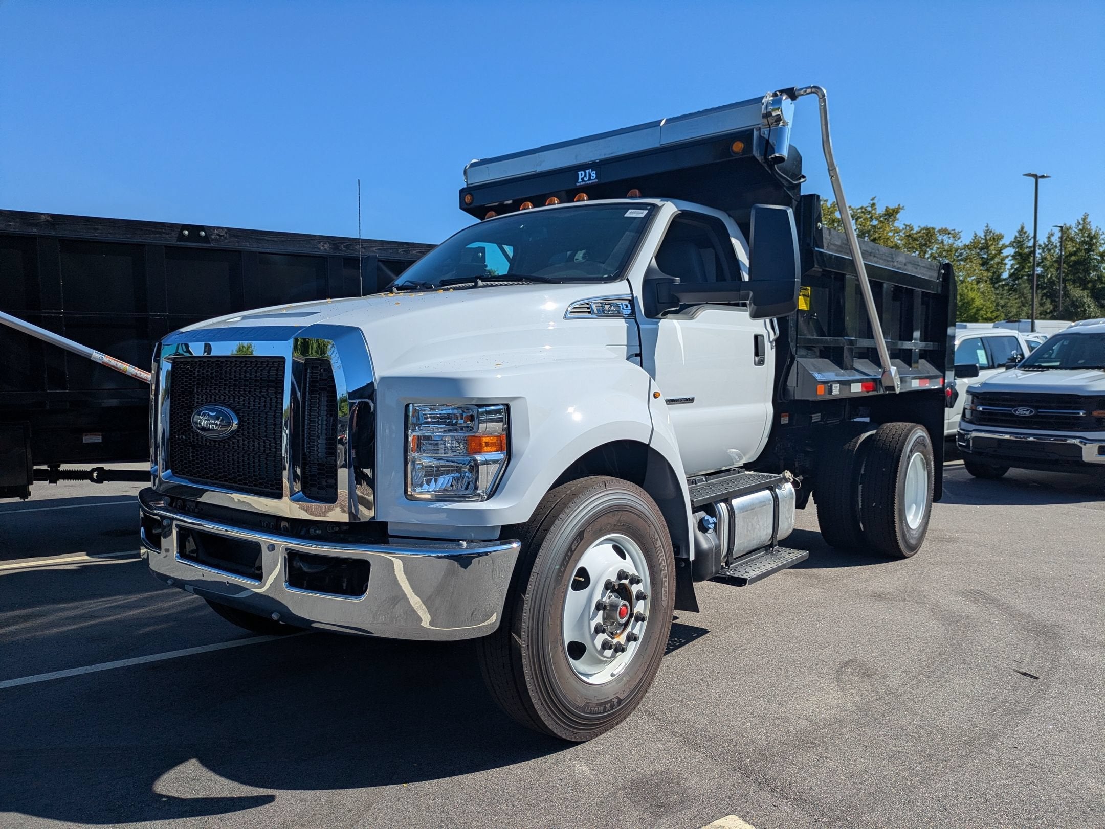 2027 Ford F-750SD Base
