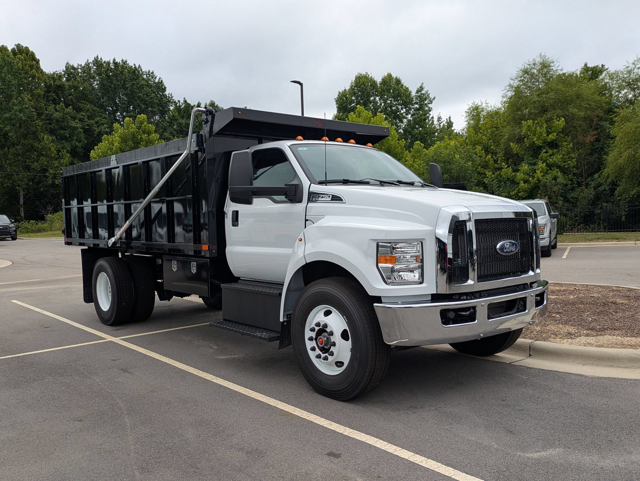 2027 Ford F-750SD Base