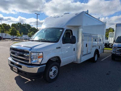 2027 Ford E-Series Cutaway Base