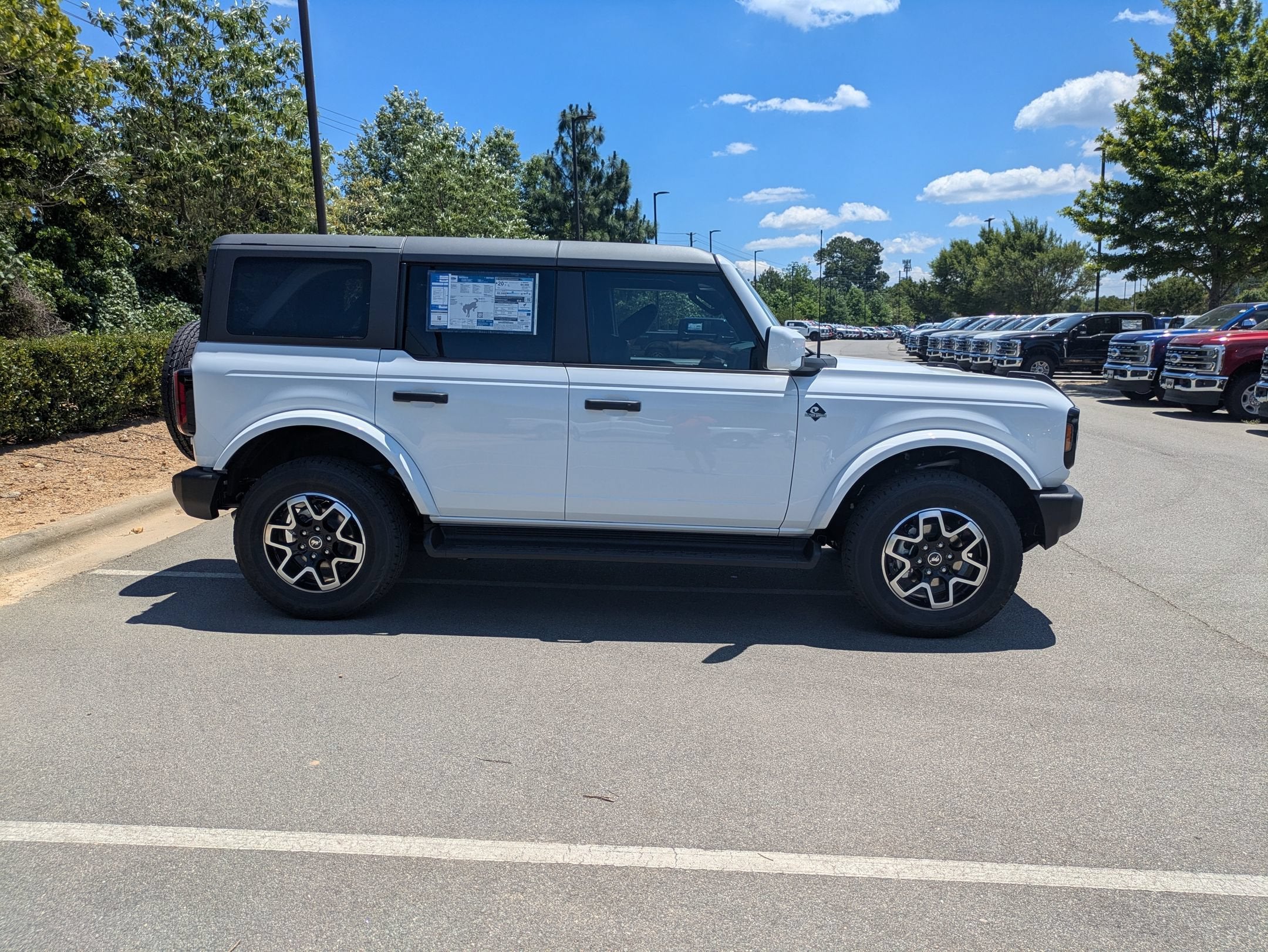 2026 Ford Bronco Outer Banks