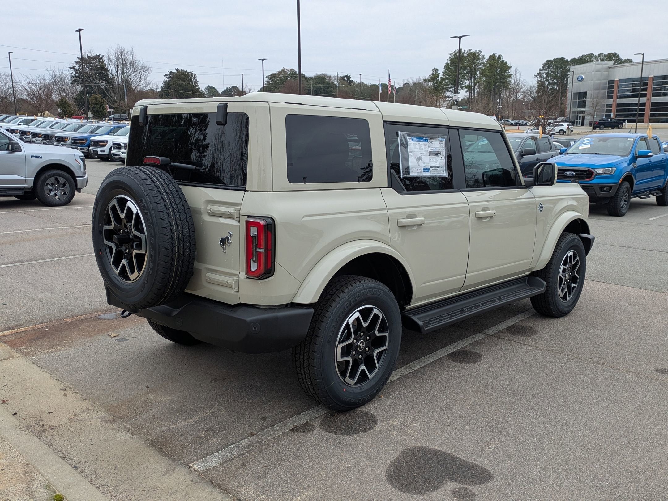 2025 Ford Bronco Outer Banks