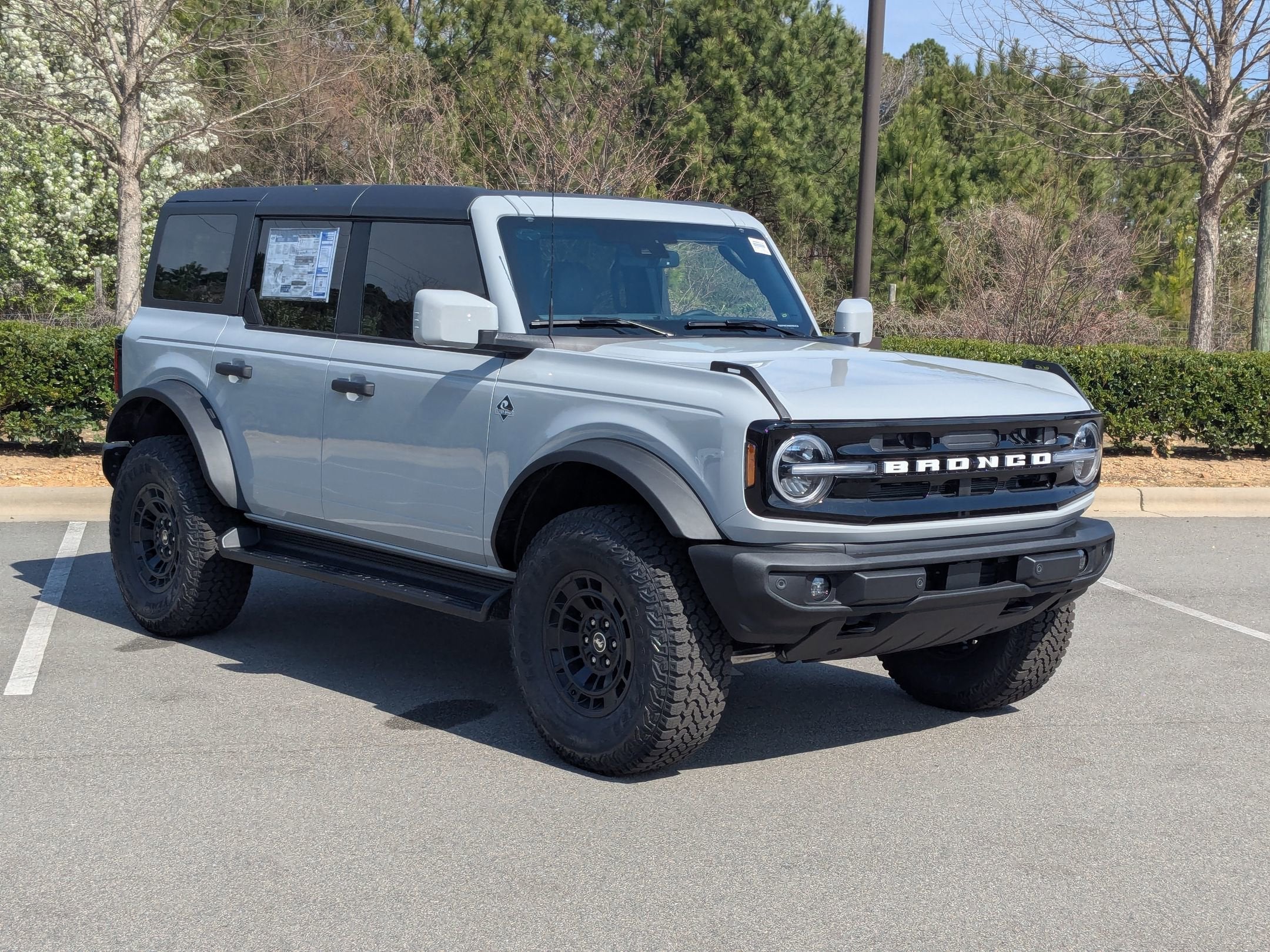 2026 Ford Bronco Outer Banks