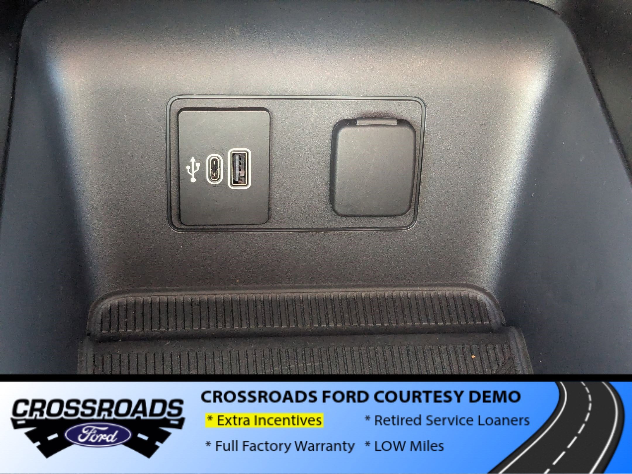 2026 Ford Explorer Active w/100A Pkg - Crossroads Courtesy Demo