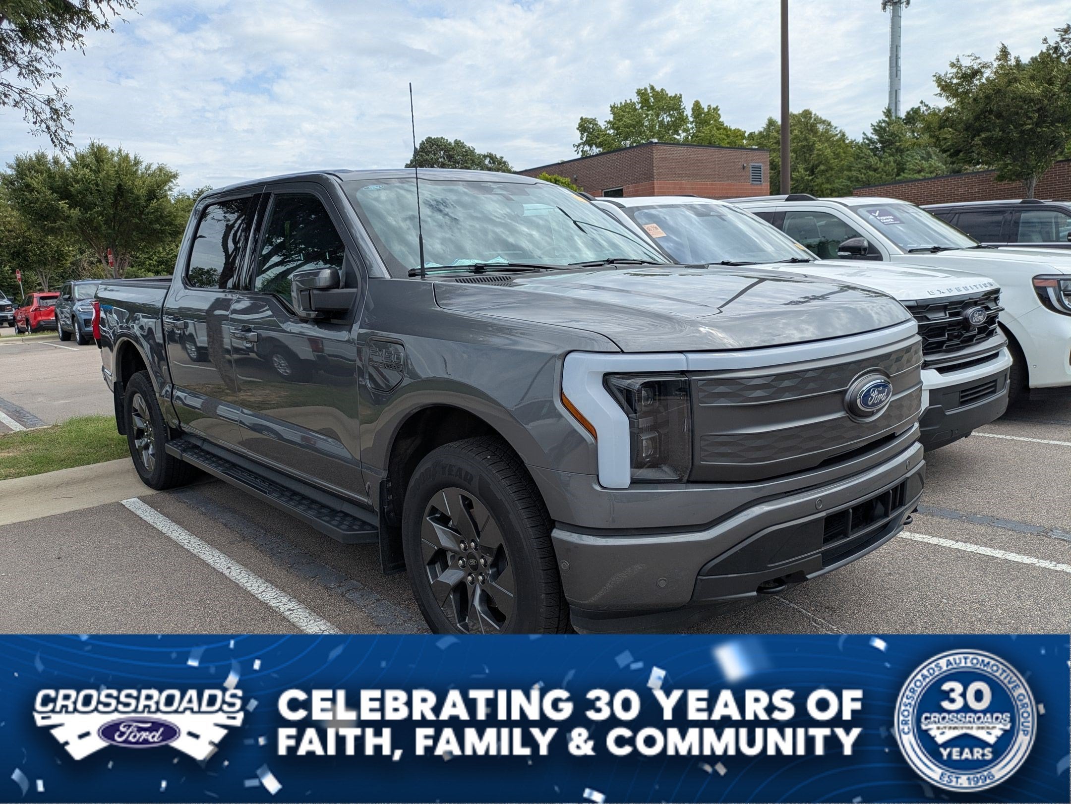 2023 Ford F-150 Lightning LARIAT