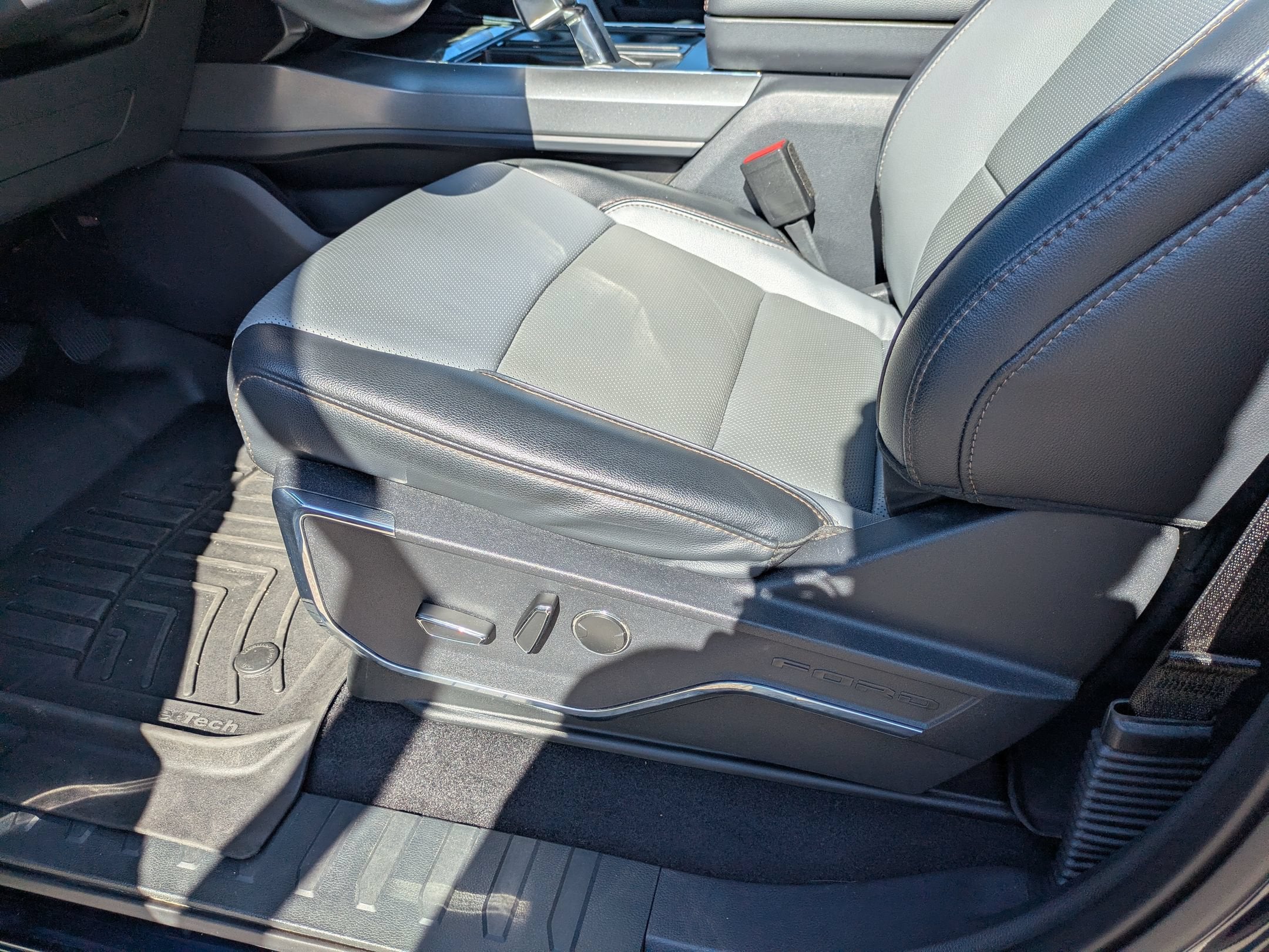2023 Ford F-150 Lightning LARIAT
