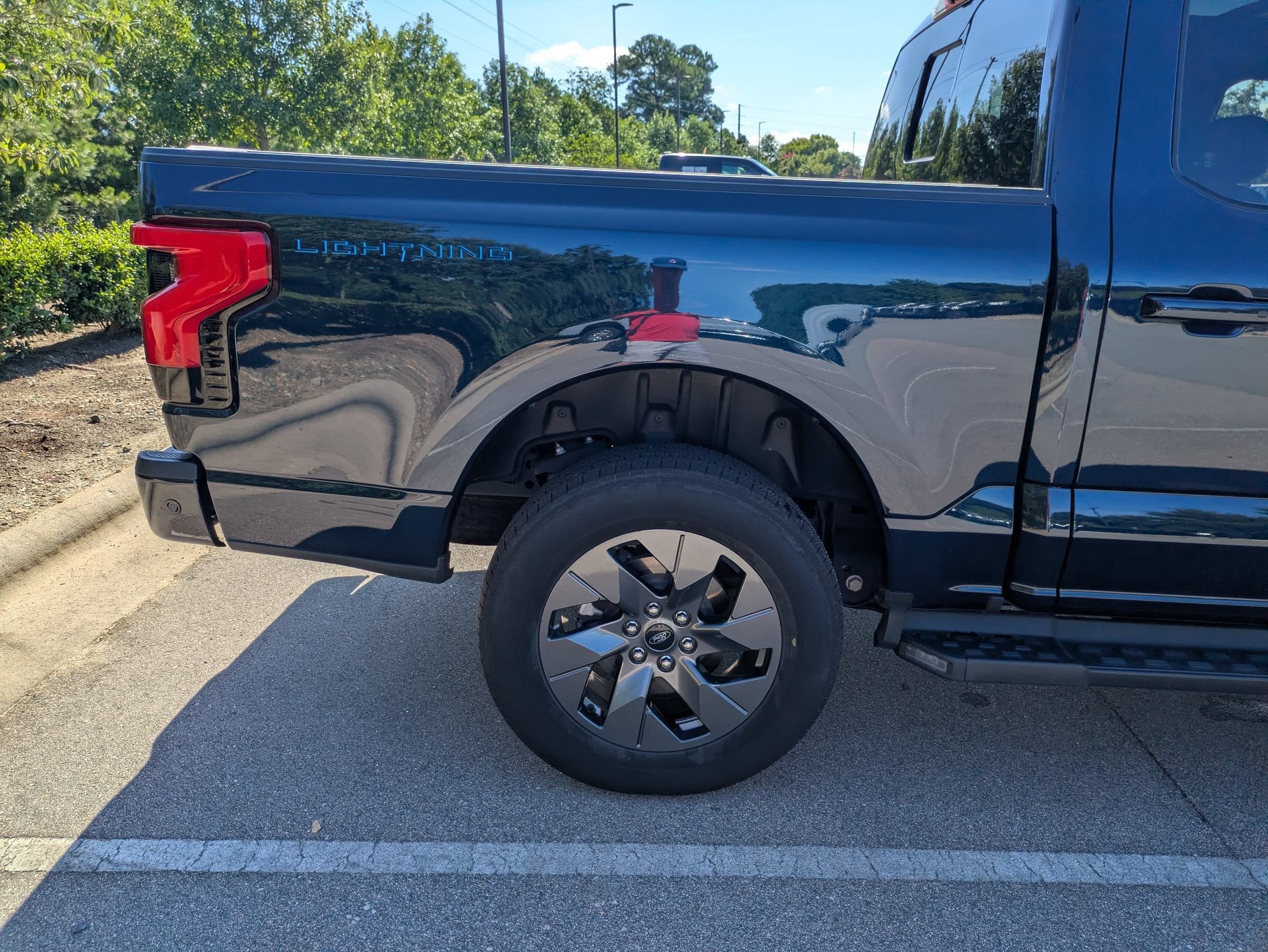 2023 Ford F-150 Lightning LARIAT