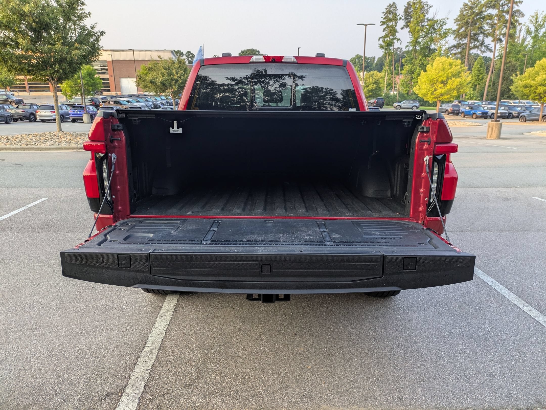 2024 Ford F-150 Lightning LARIAT
