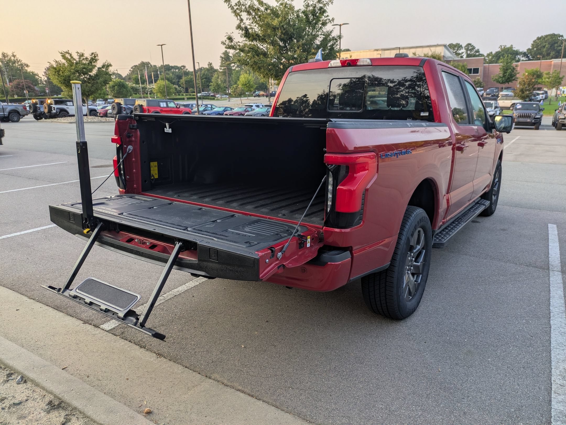 2024 Ford F-150 Lightning LARIAT