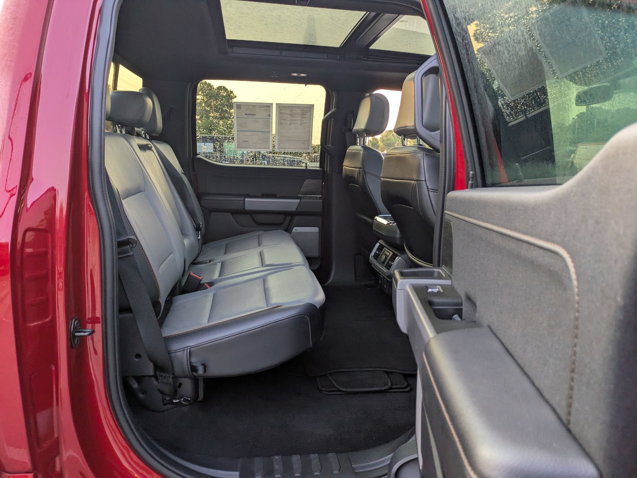 2024 Ford F-150 Lightning LARIAT