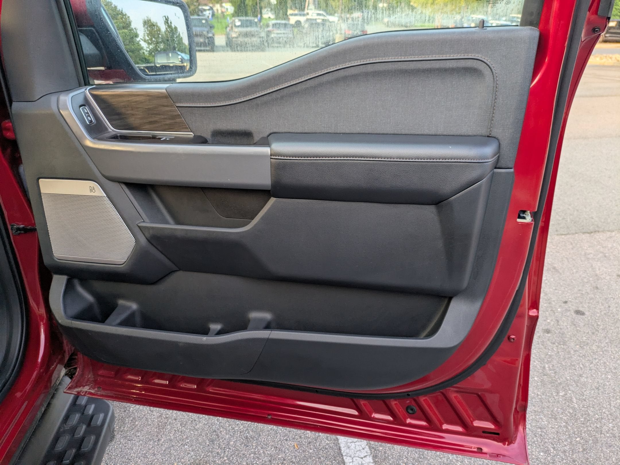 2024 Ford F-150 Lightning LARIAT