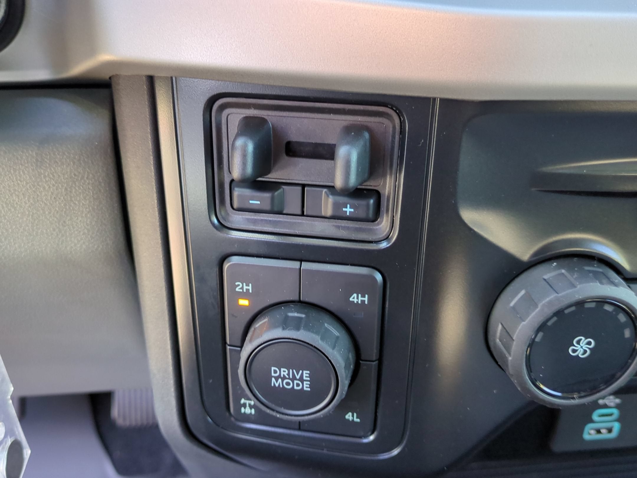 2027 Ford Super Duty F-250 SRW XLT