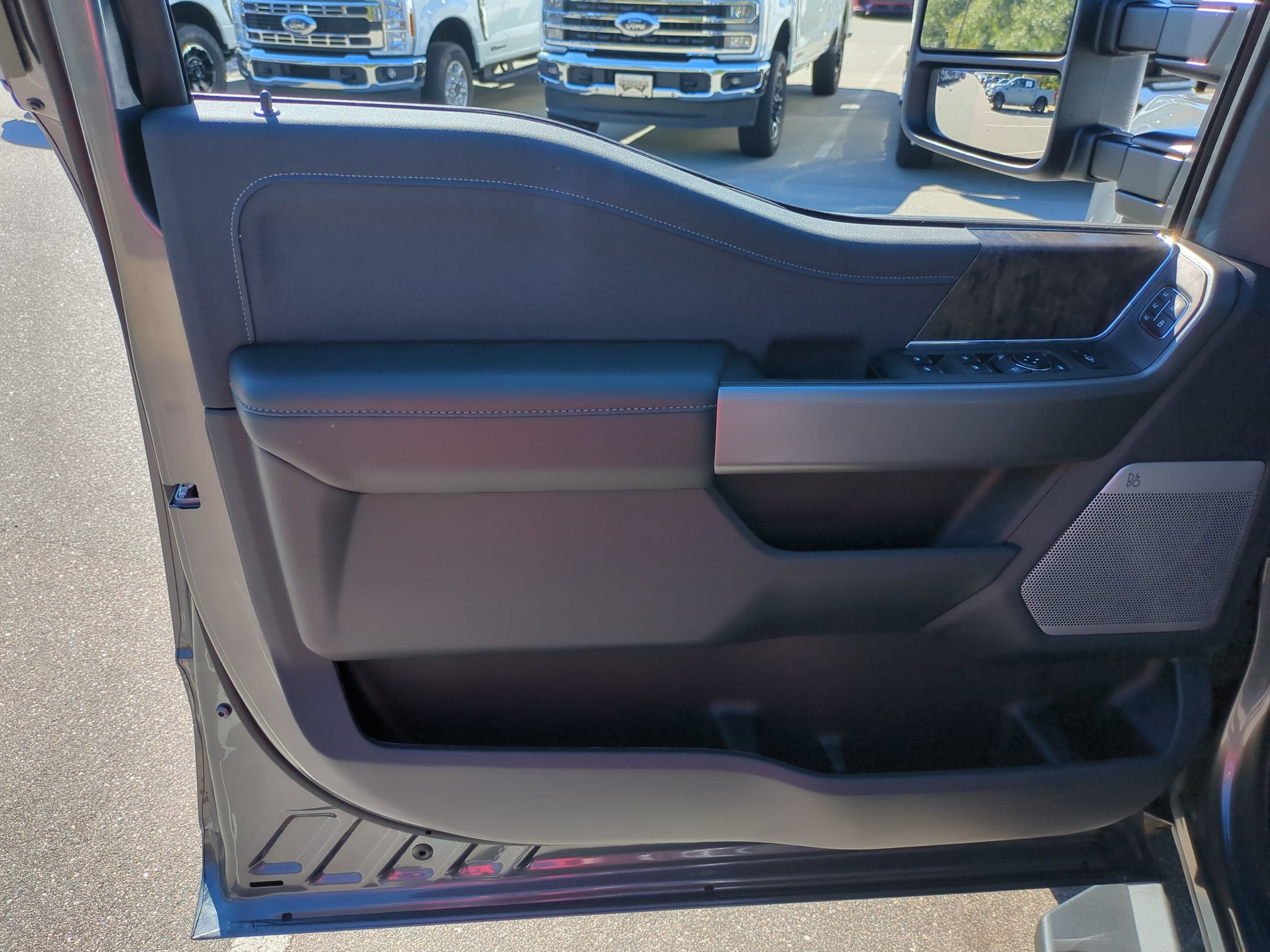 2027 Ford Super Duty F-250 SRW LARIAT