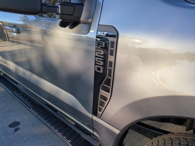 2027 Ford Super Duty F-250 SRW XLT
