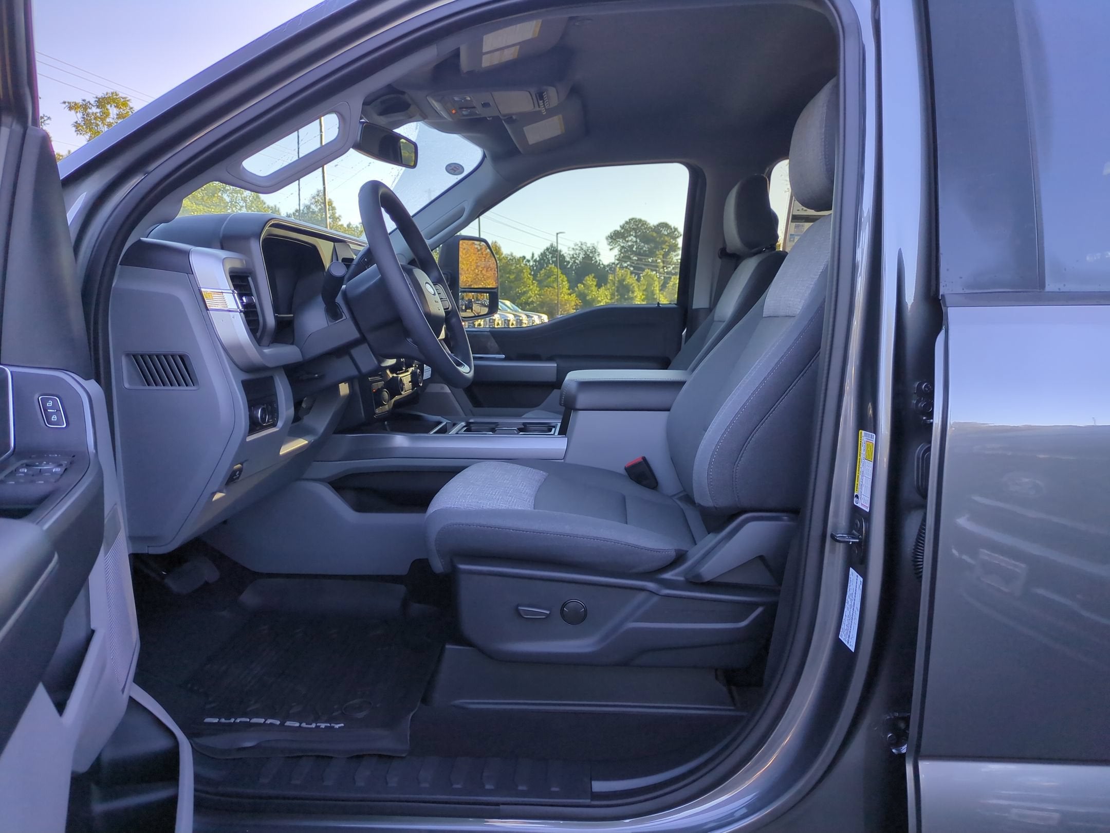 2027 Ford Super Duty F-250 SRW XLT