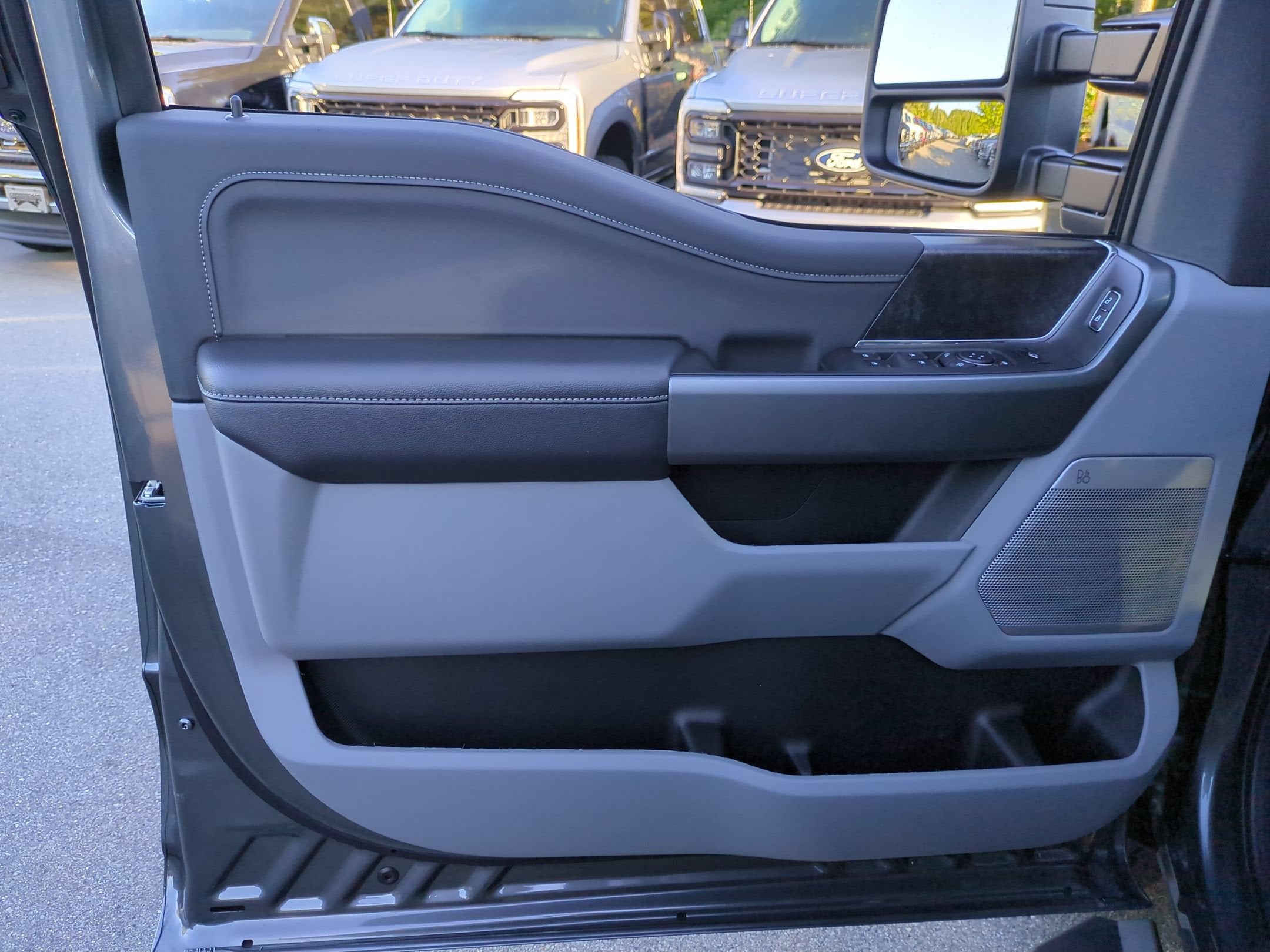 2027 Ford Super Duty F-250 SRW XLT