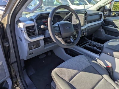 2027 Ford Super Duty F-350 SRW XLT