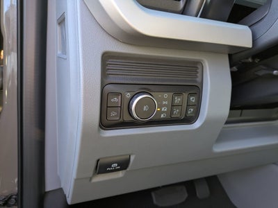 2027 Ford Super Duty F-350 SRW XLT