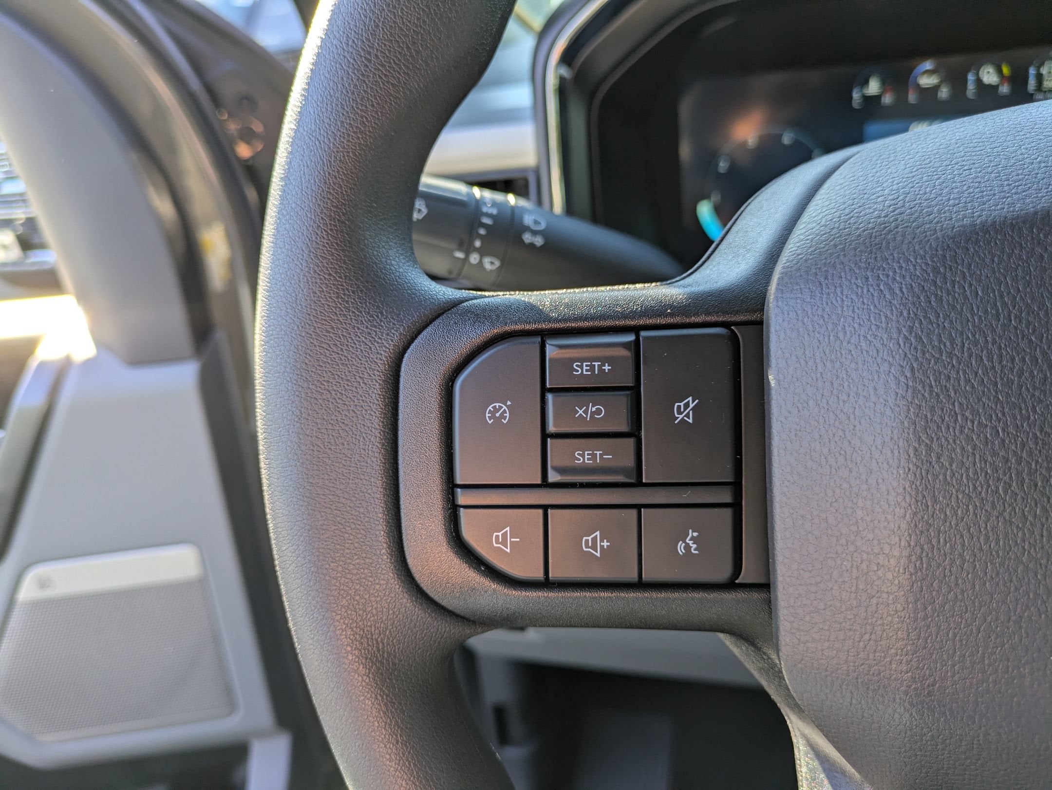 2027 Ford Super Duty F-350 SRW XLT