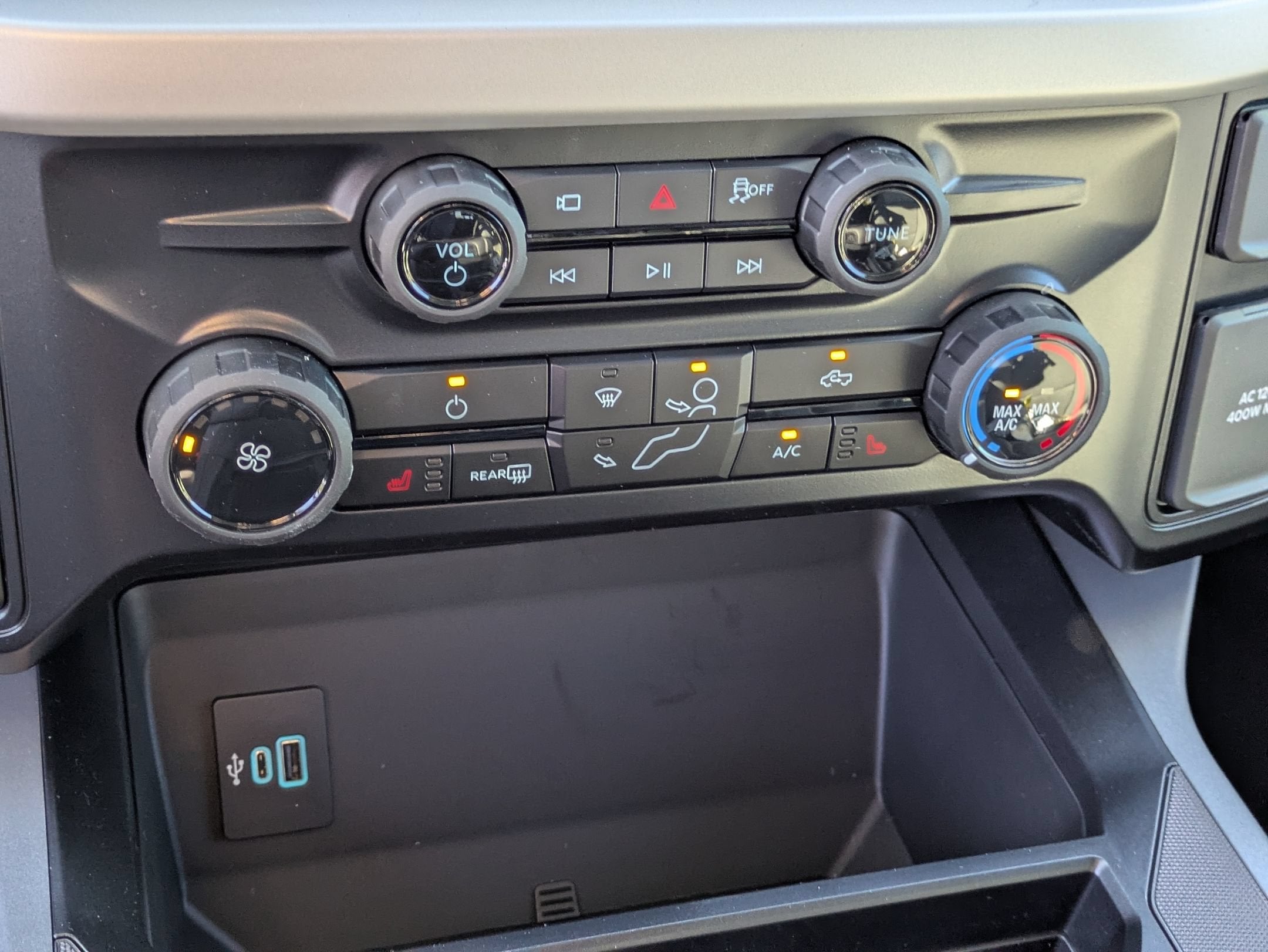 2027 Ford Super Duty F-350 SRW XLT