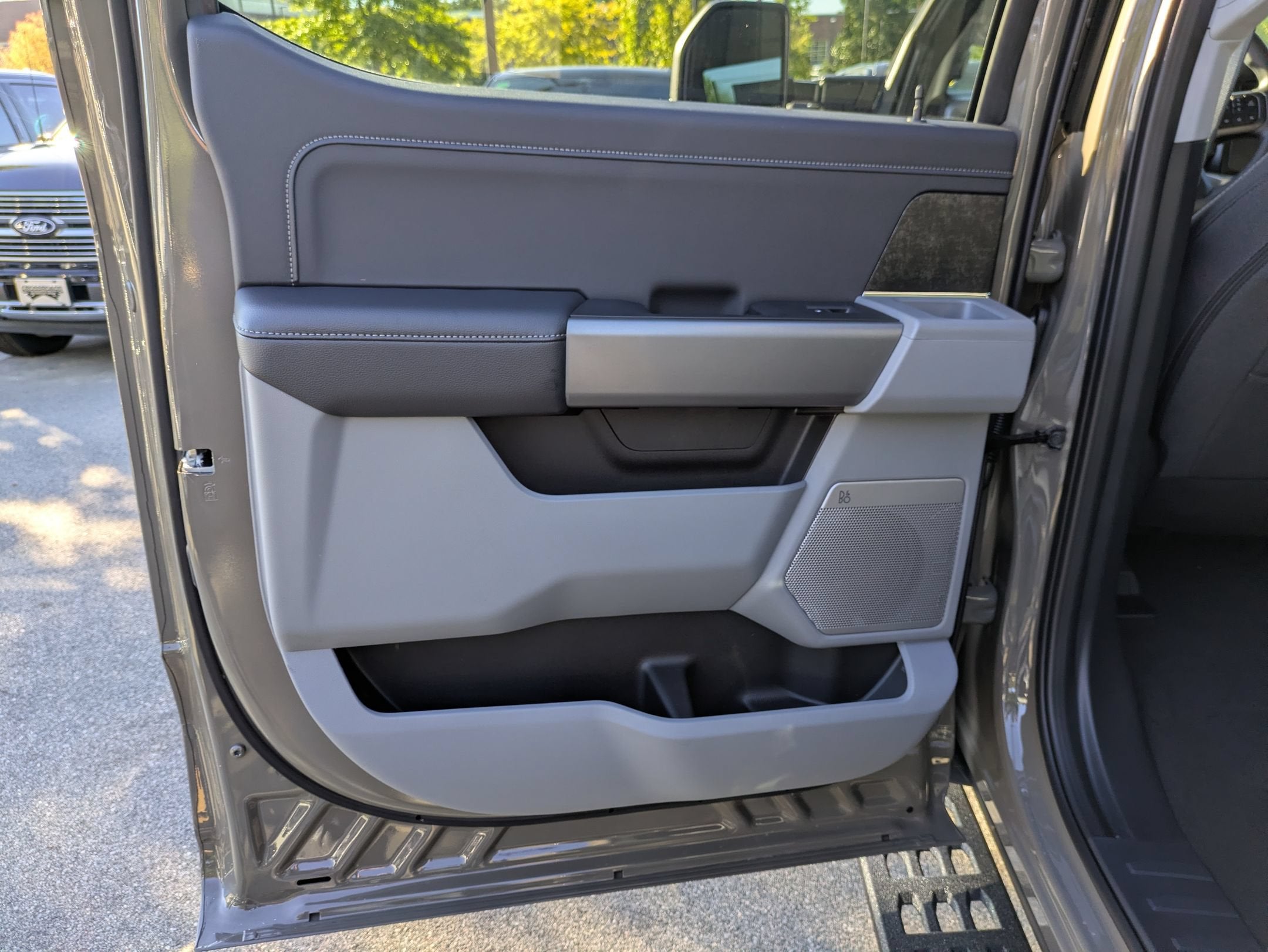 2027 Ford Super Duty F-350 SRW XLT