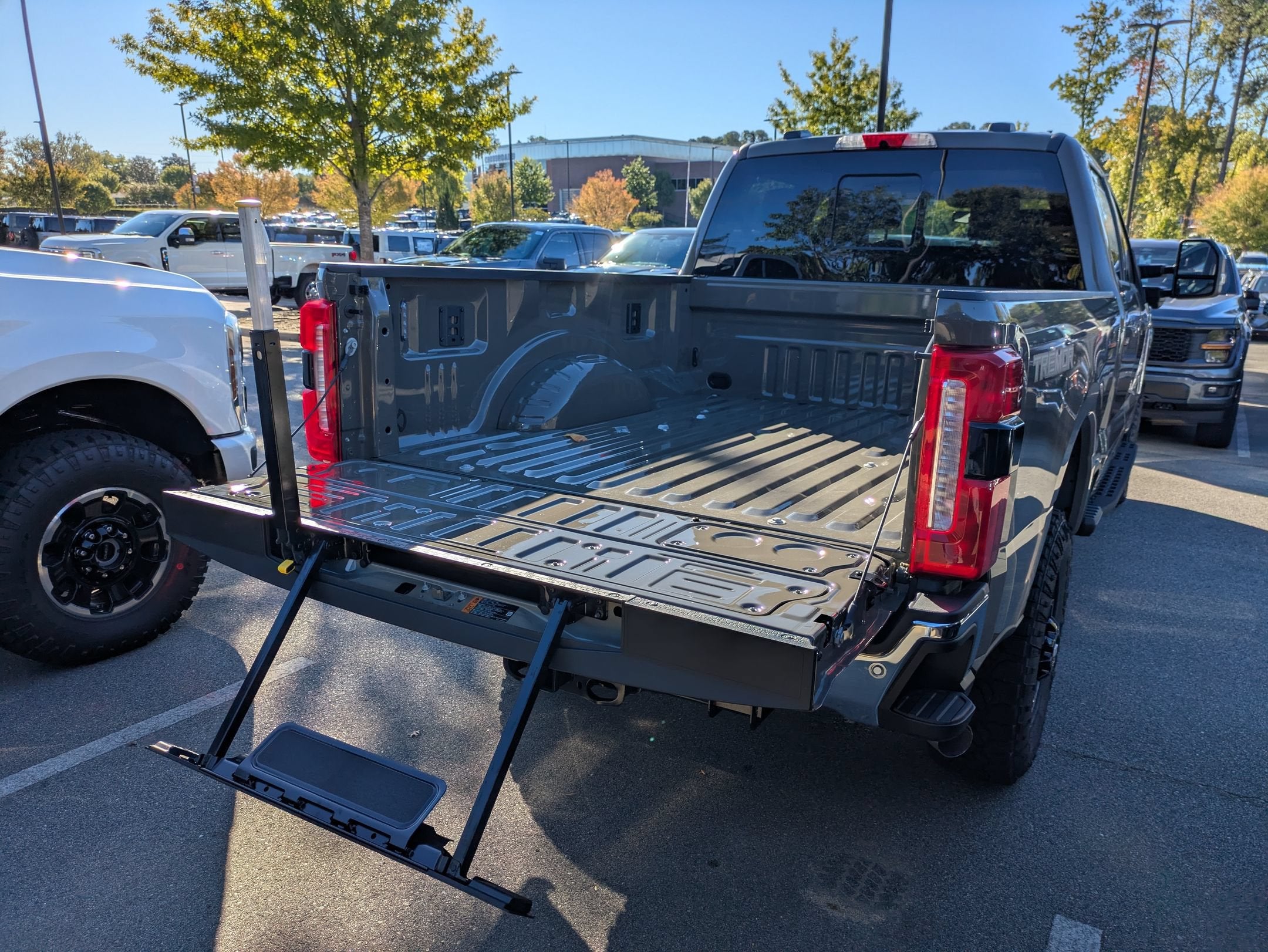 2027 Ford Super Duty F-350 SRW XLT