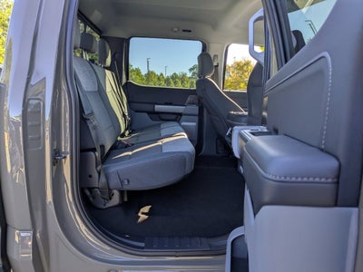 2027 Ford Super Duty F-350 SRW XLT