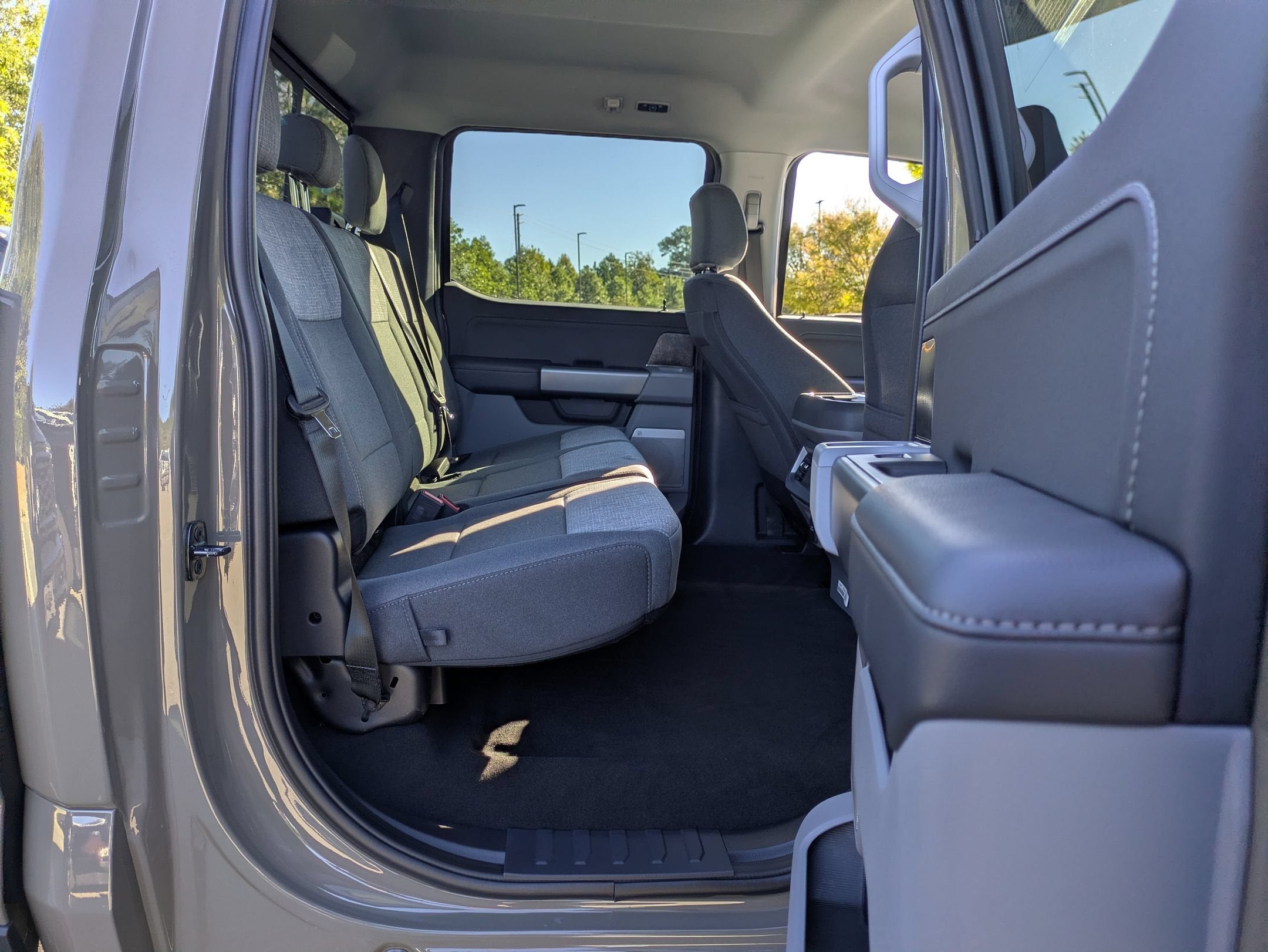 2027 Ford Super Duty F-350 SRW XLT