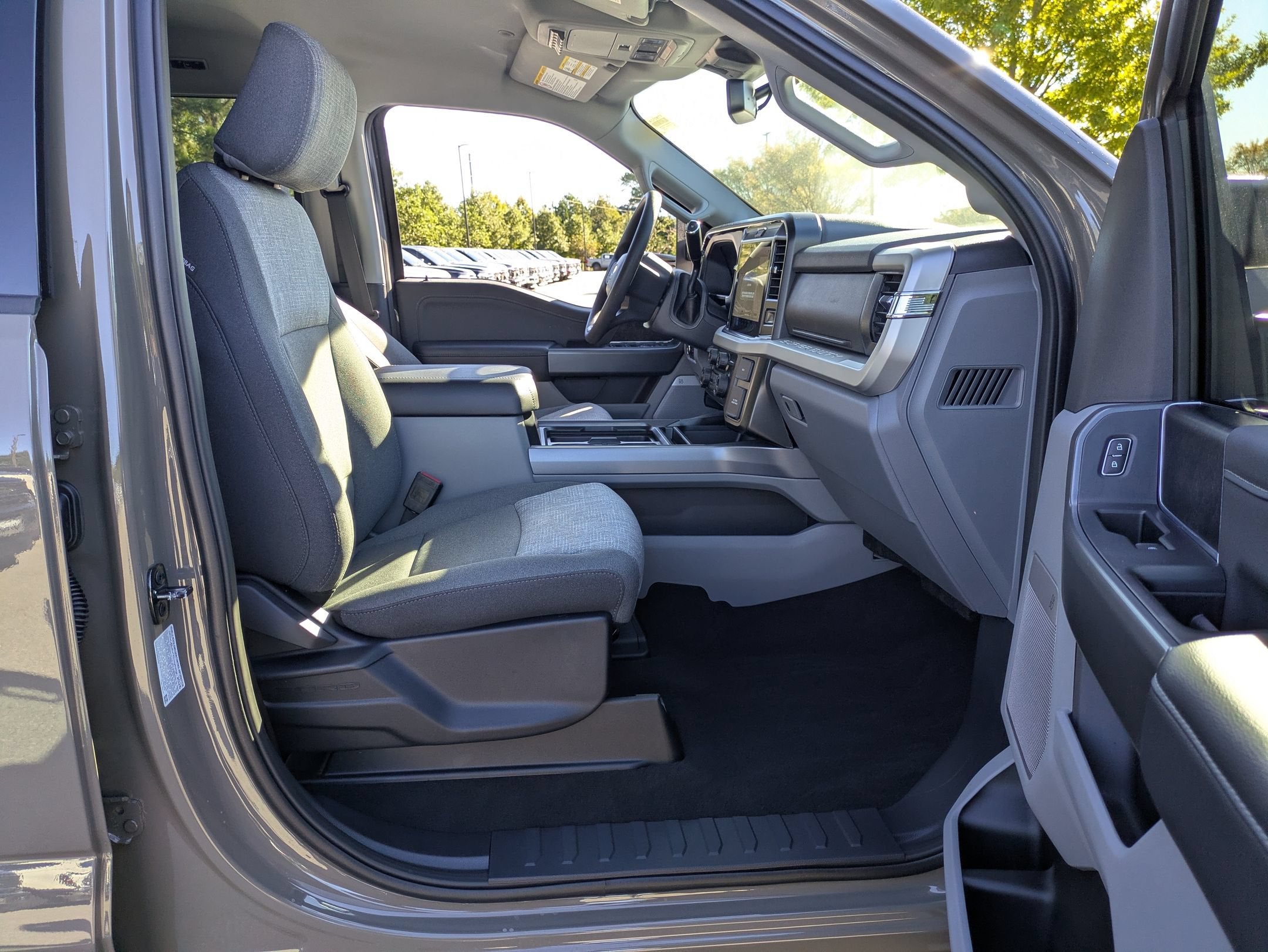 2027 Ford Super Duty F-350 SRW XLT