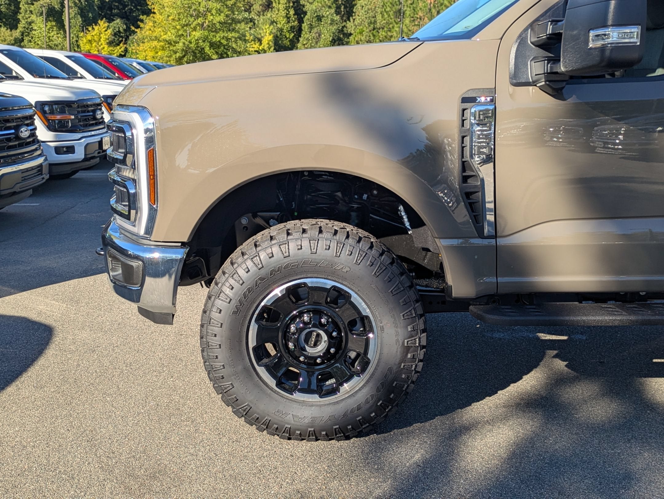 2027 Ford Super Duty F-350 SRW XLT